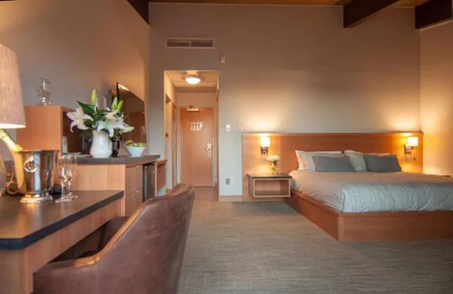 Bed in Harbour House Hotel