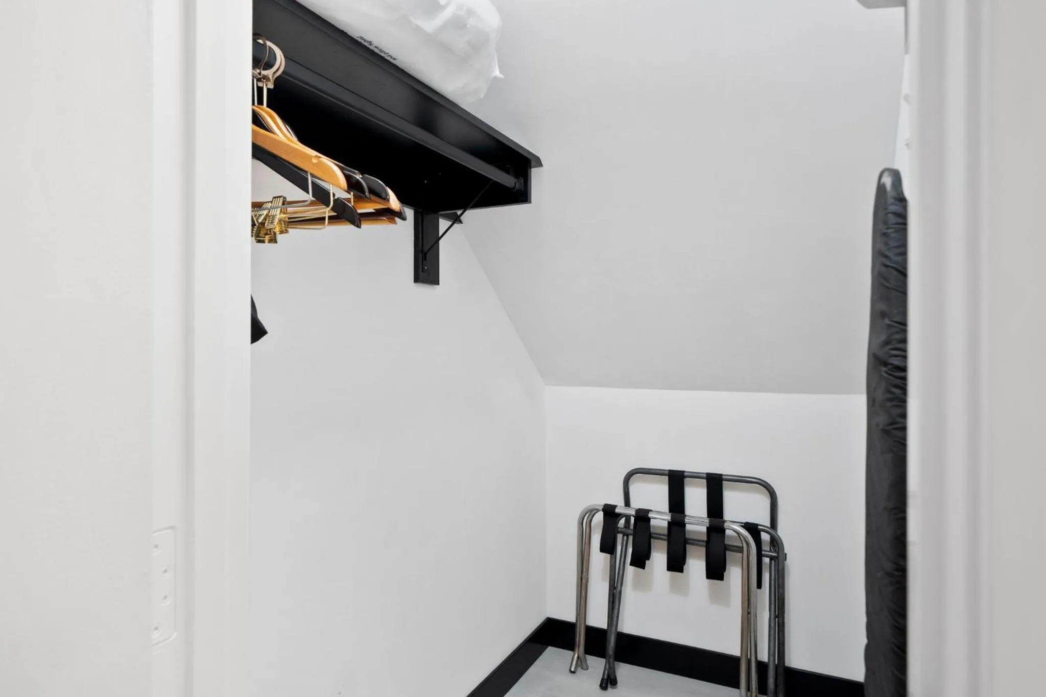 wardrobe in Casablanca Inn