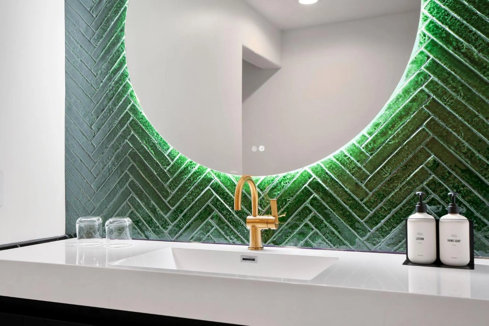 Bathroom in Casablanca Inn