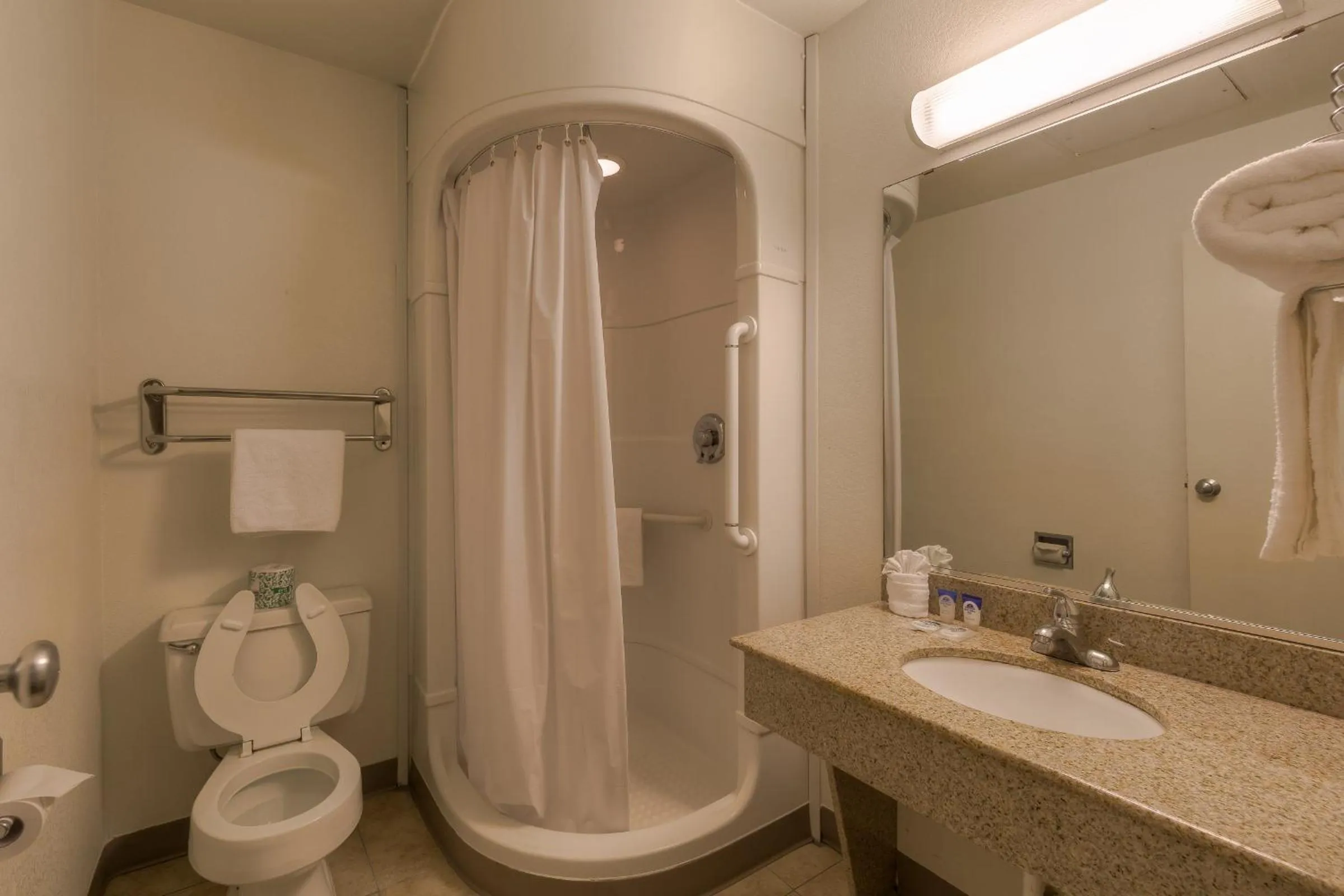 Shower in Americas Best Value Inn Amarillo Airport/Grand Street