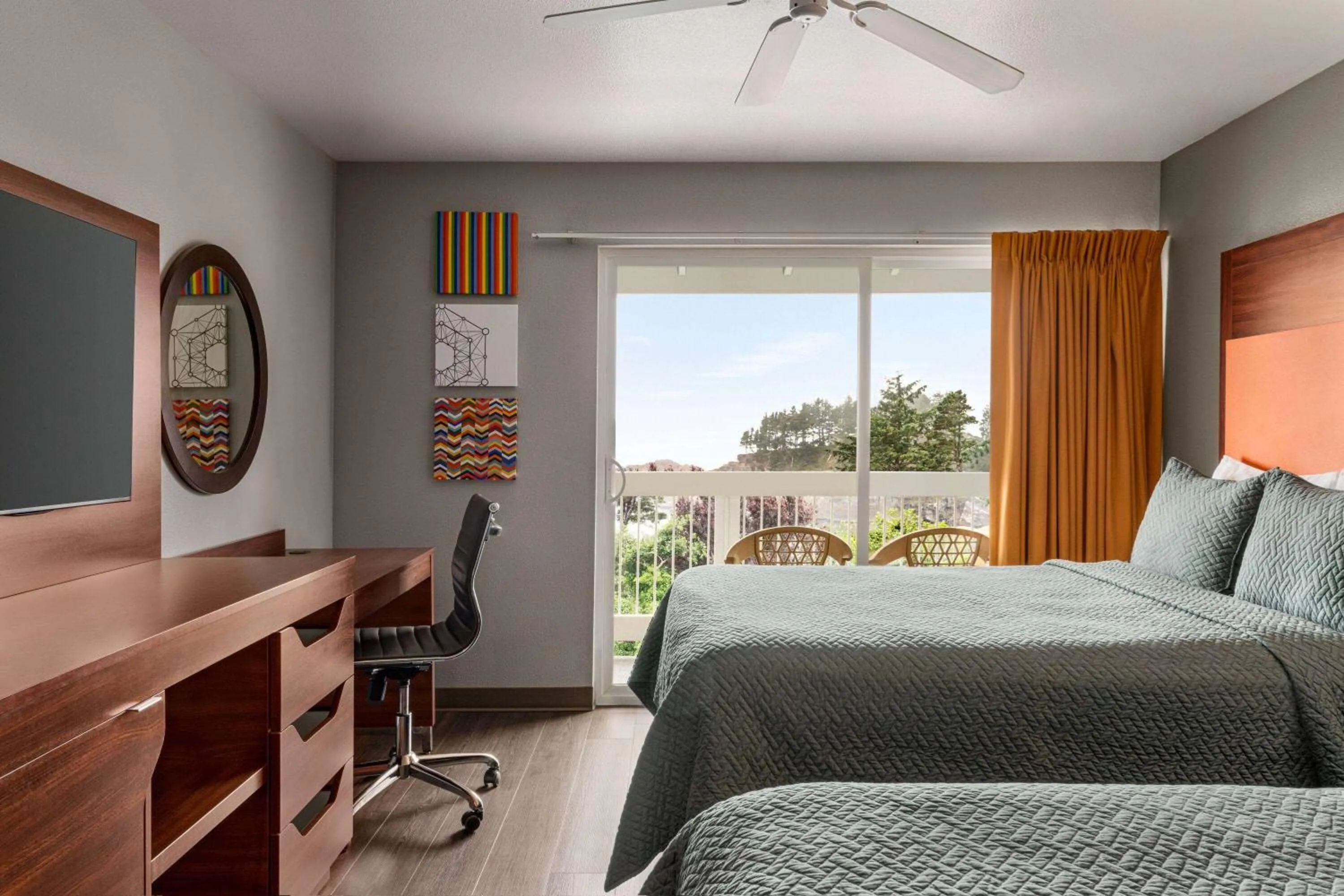 Photo of the whole room, Bed in Travelodge by Wyndham Depoe Bay