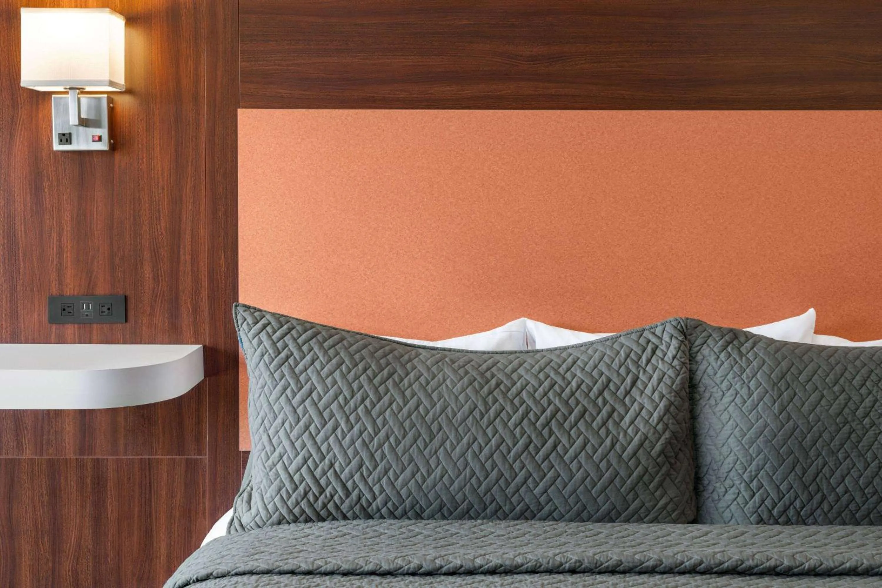 Photo of the whole room in Travelodge by Wyndham Depoe Bay