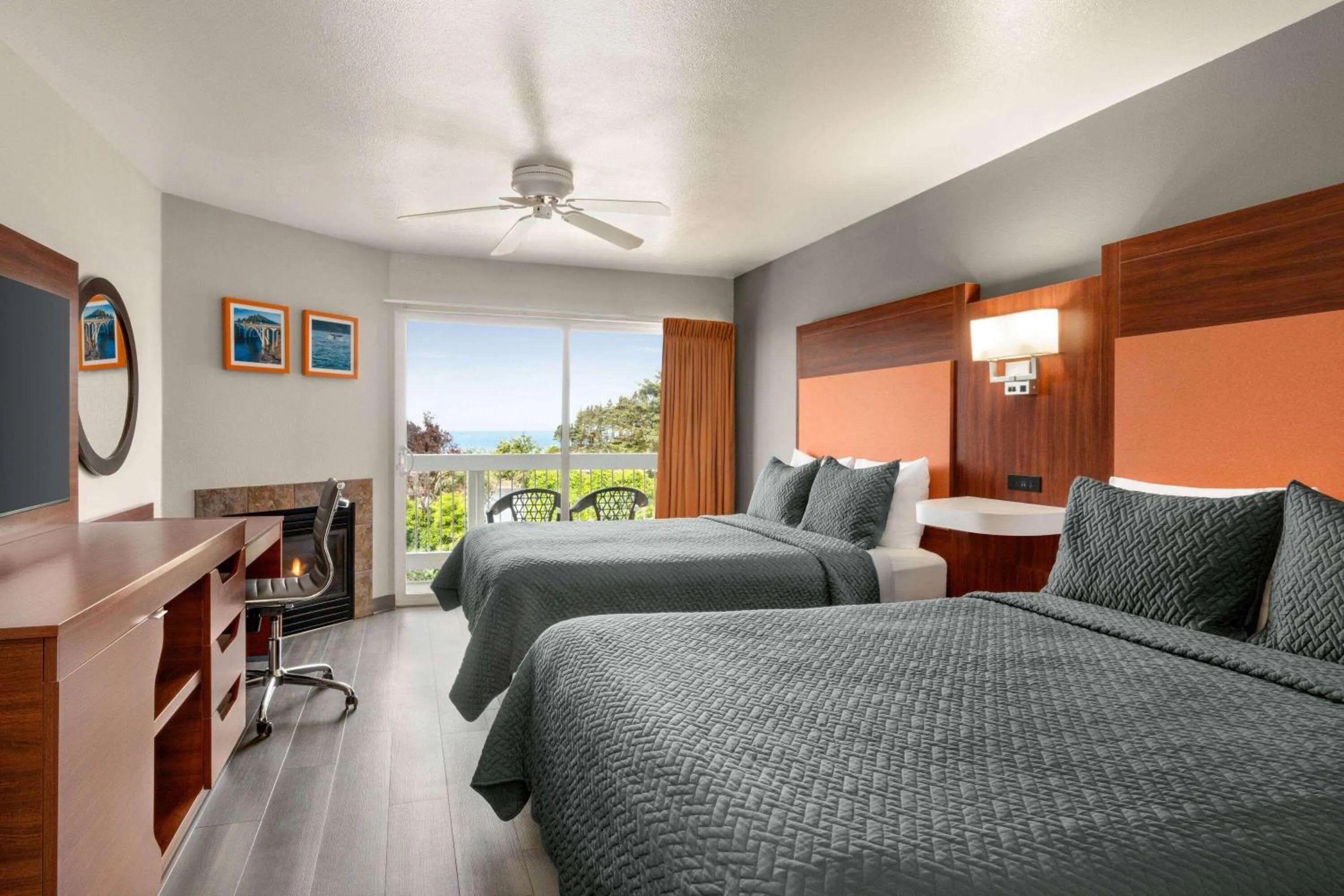 Photo of the whole room in Travelodge by Wyndham Depoe Bay