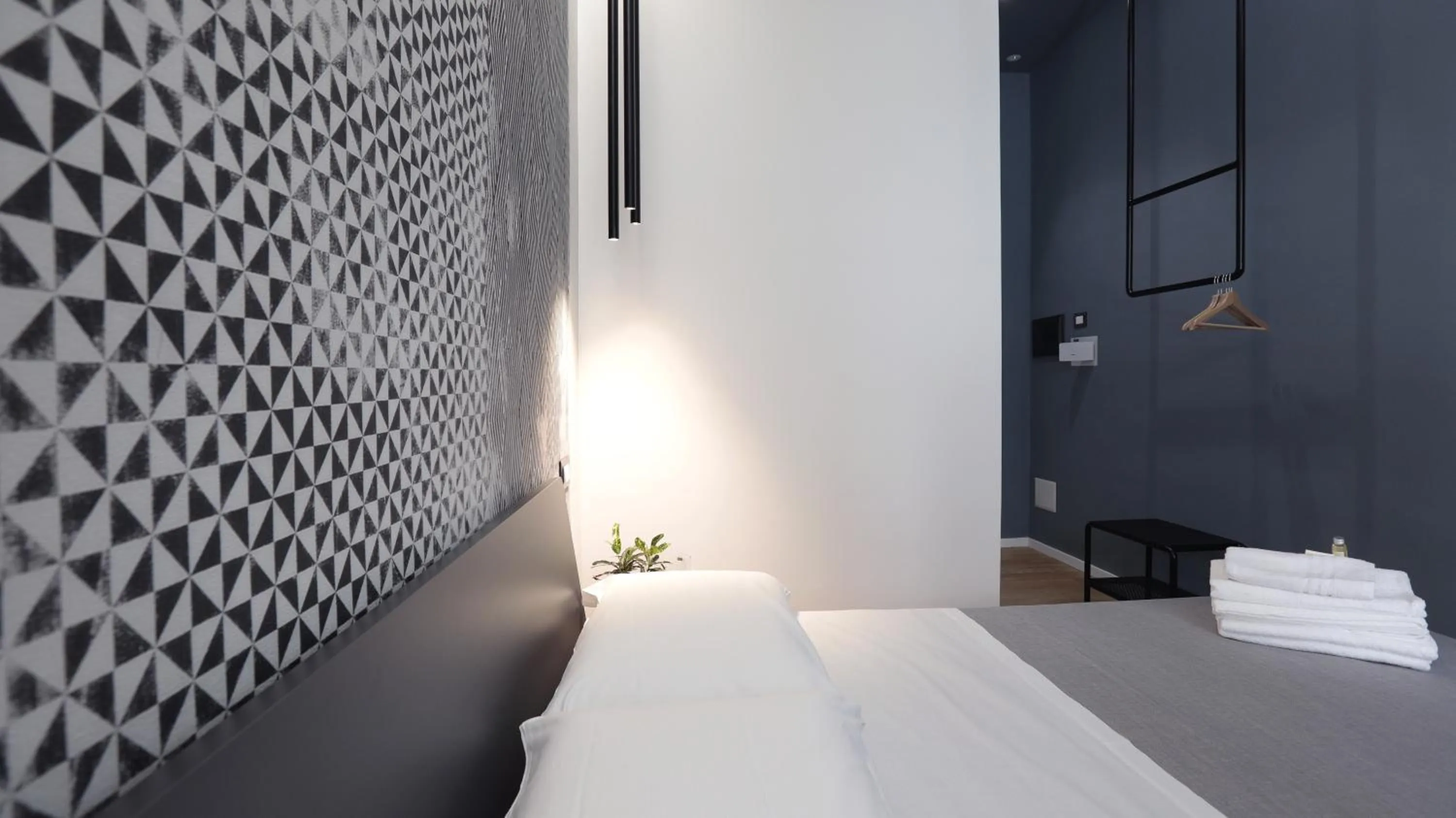 Bed in Suite Inn Rome