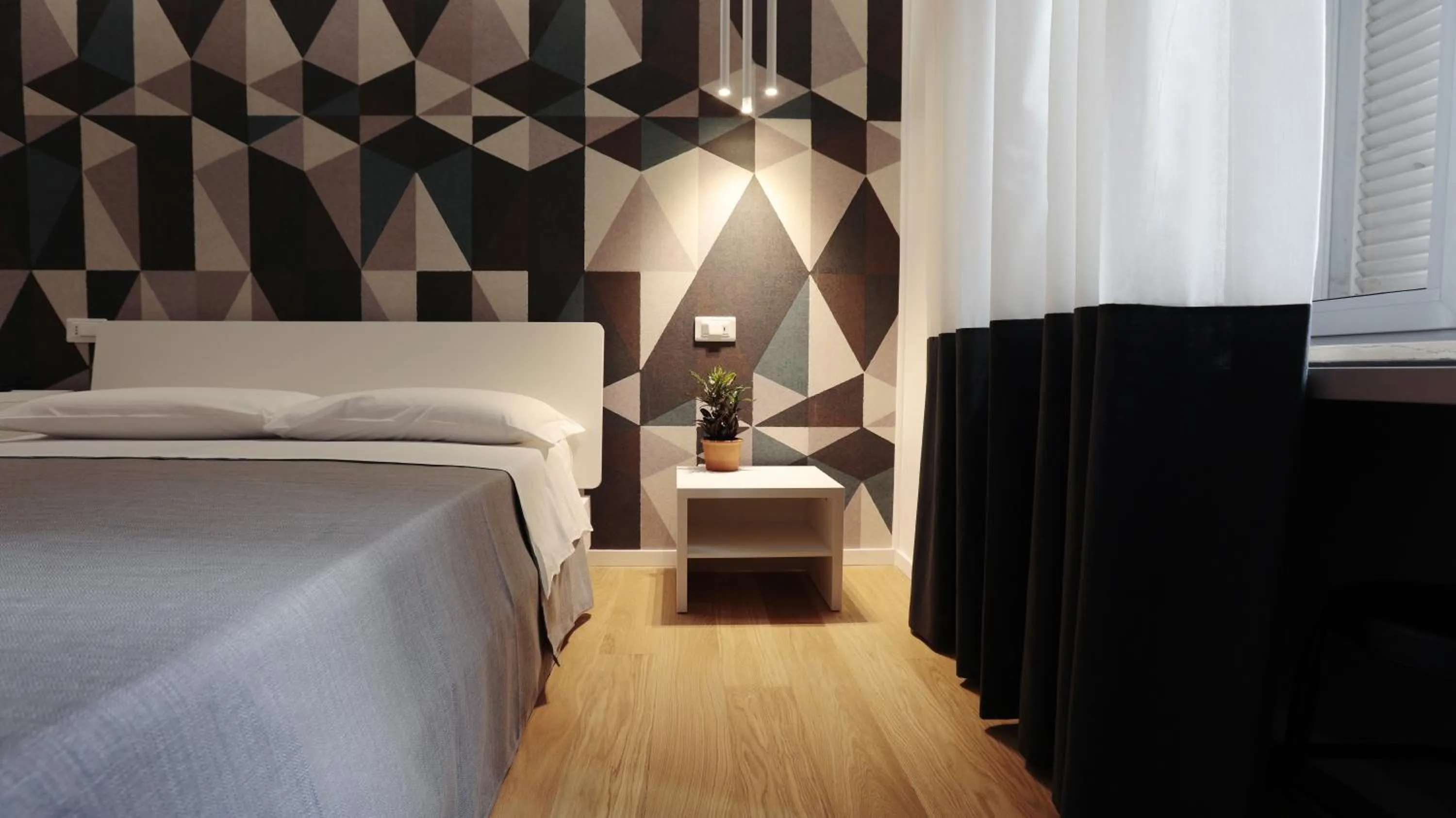 Bed in Suite Inn Rome