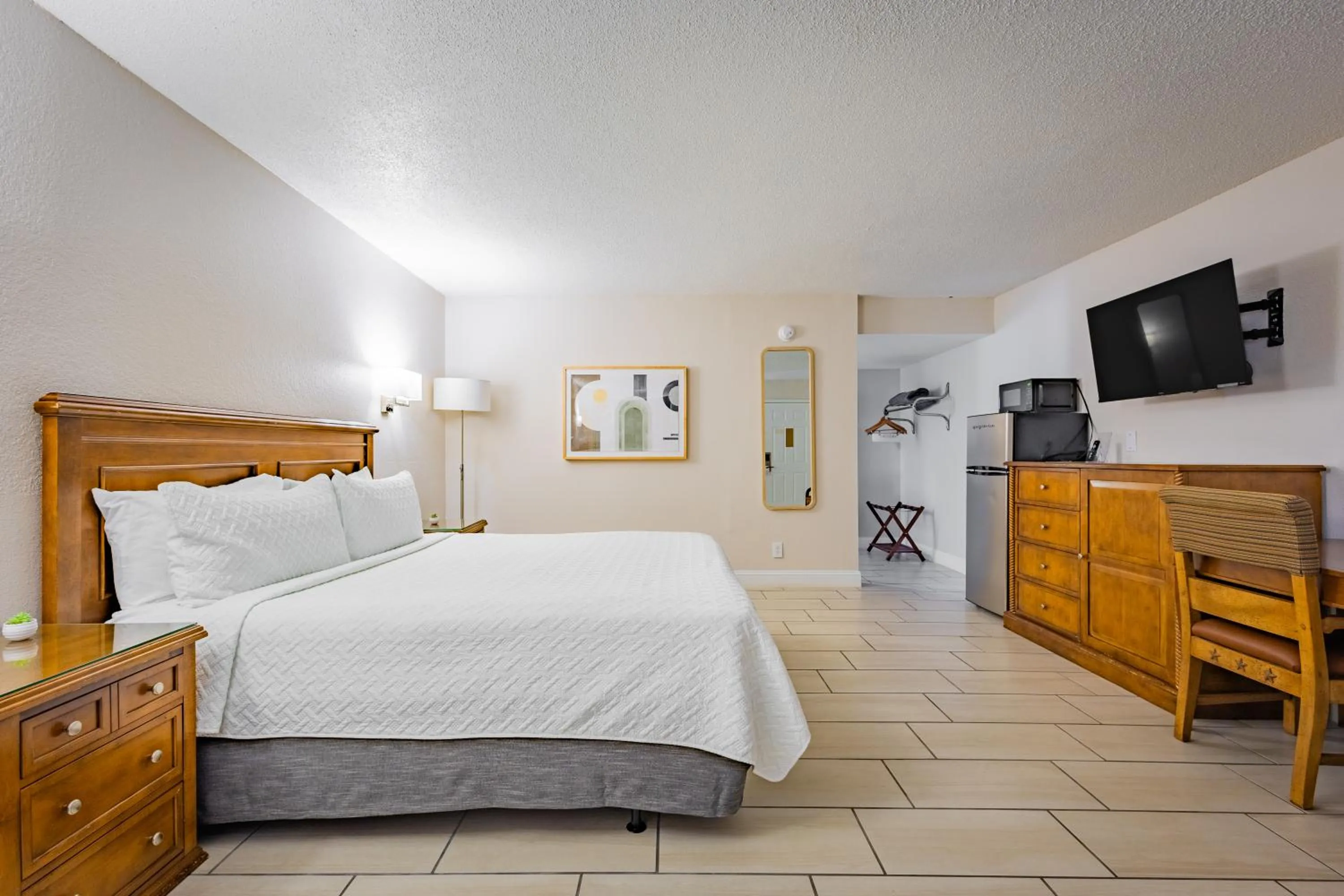 Bedroom, Bed in Welcome Inn