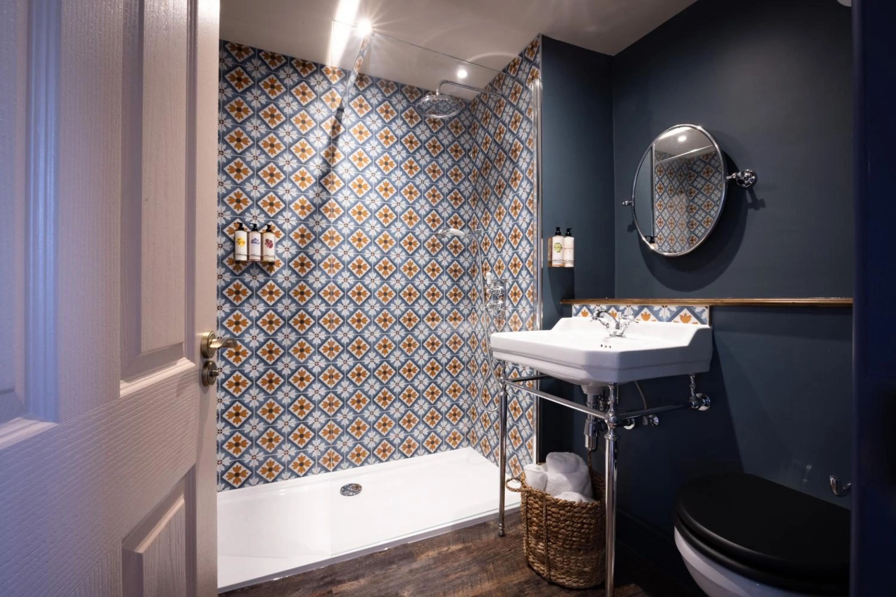 Shower in The White Hart - A Heartwood Inn