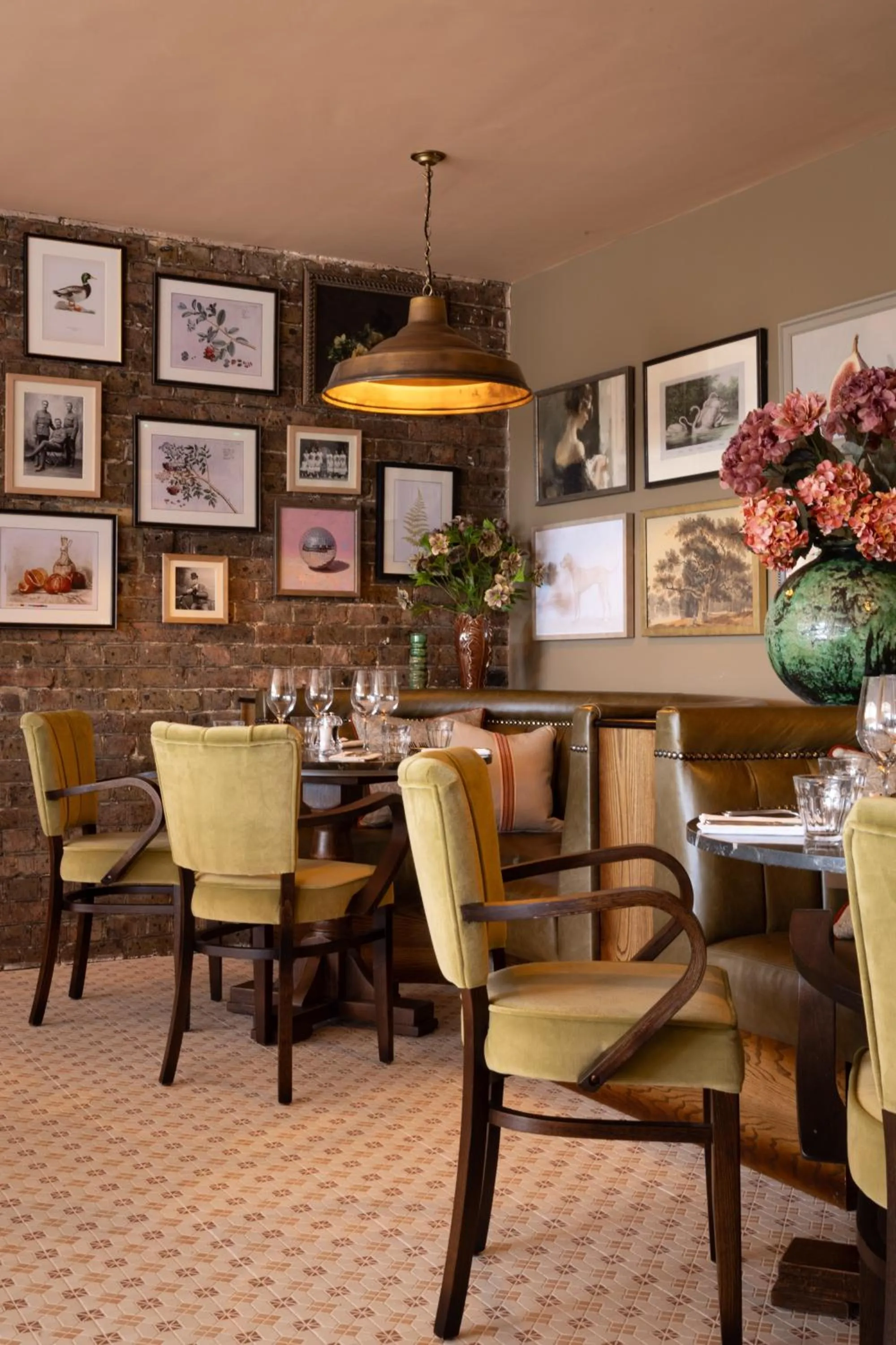 Restaurant/places to eat in The White Hart - A Heartwood Inn