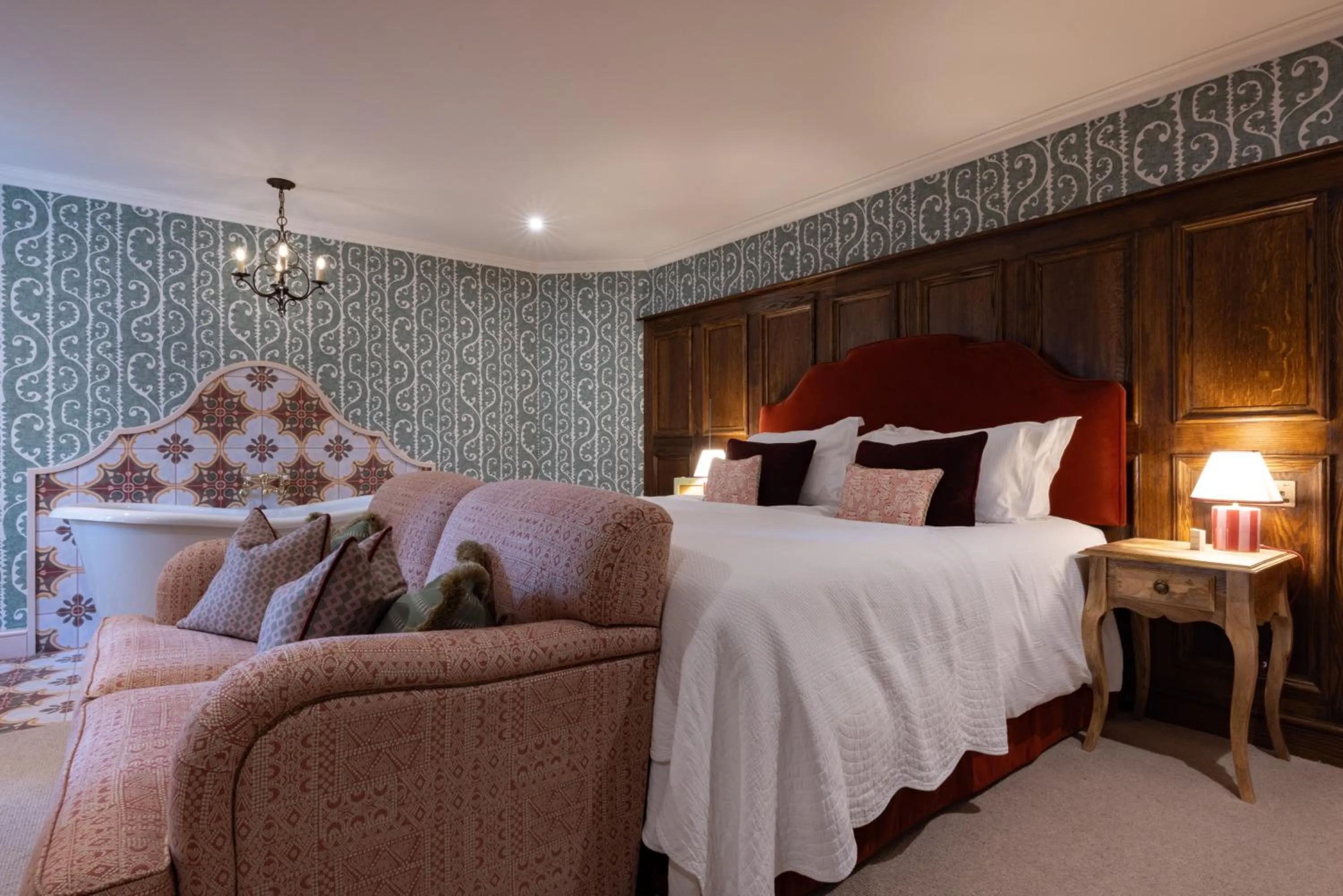 Photo of the whole room, Bed in The White Hart - A Heartwood Inn