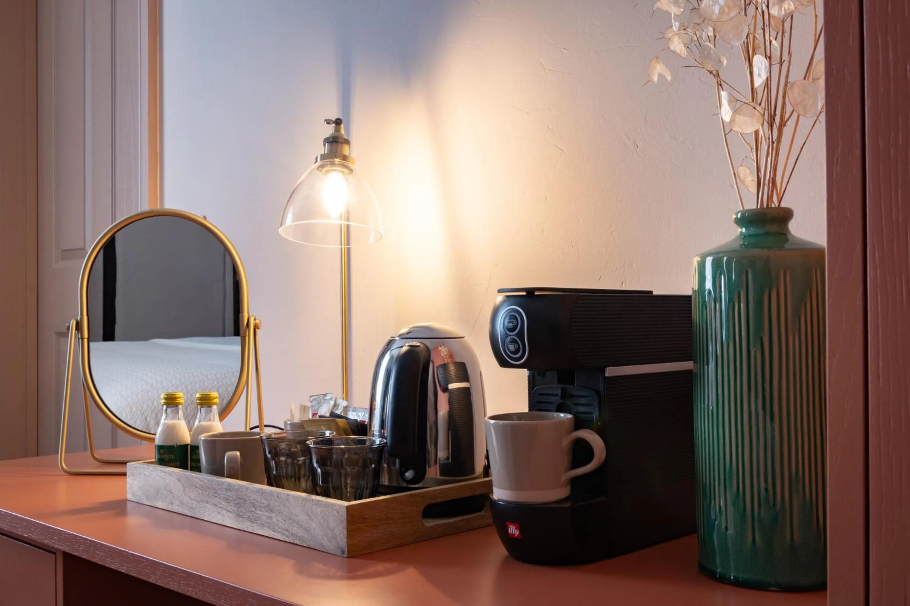 Coffee/tea facilities in The White Hart - A Heartwood Inn