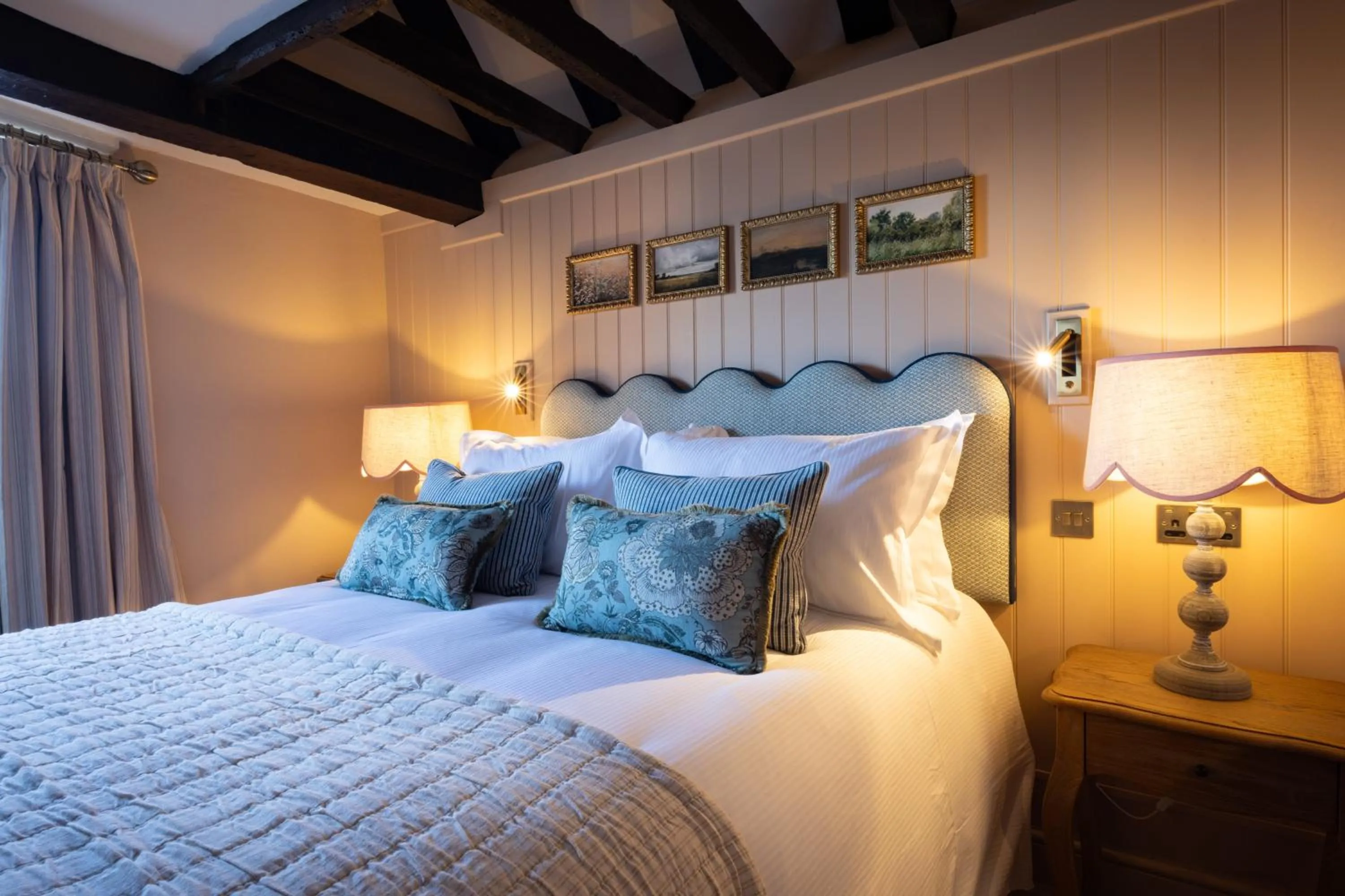 Bed in The White Hart - A Heartwood Inn