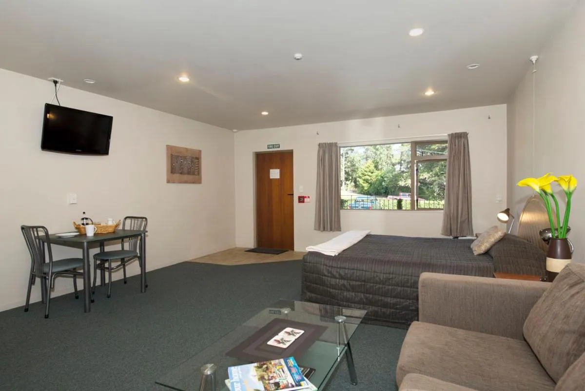 Day in Lake Point Motel