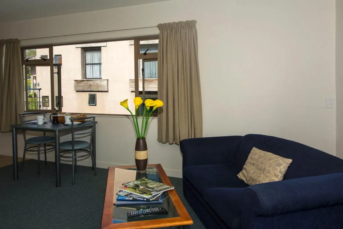 Day in Lake Point Motel