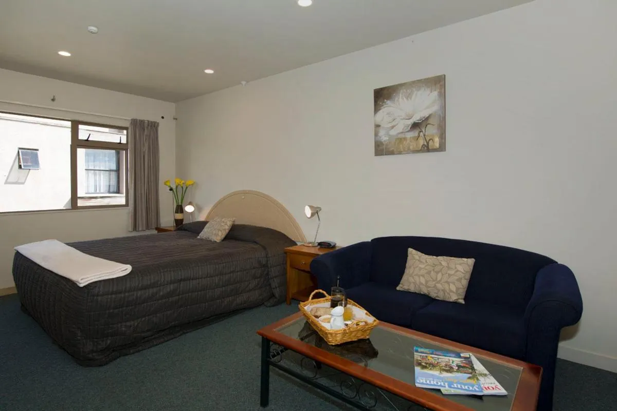 Day, Bed in Lake Point Motel