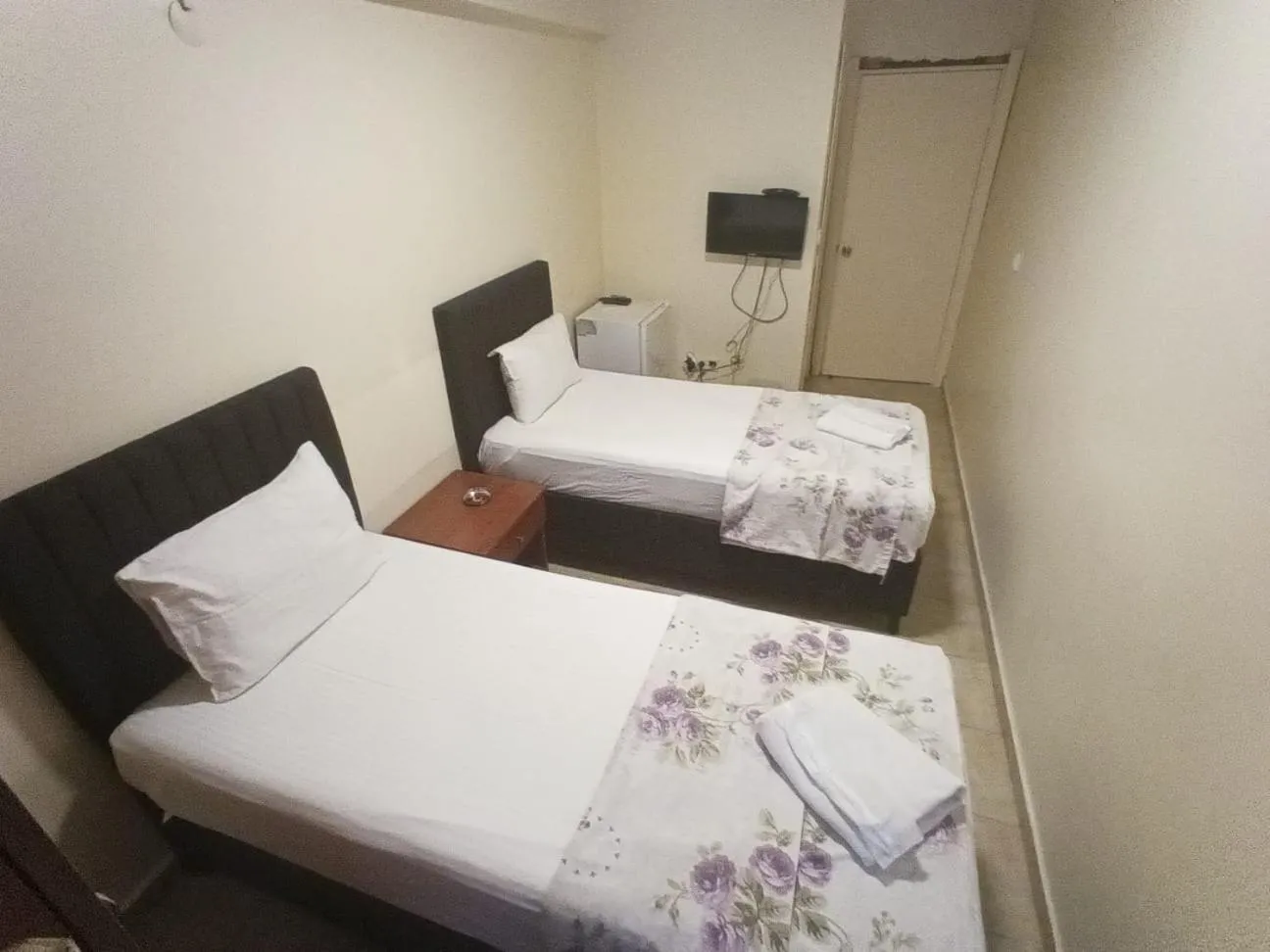 Photo of the whole room, Bed in şah otel