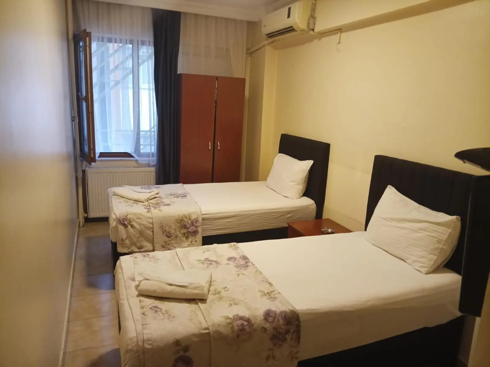 Photo of the whole room, Bed in şah otel