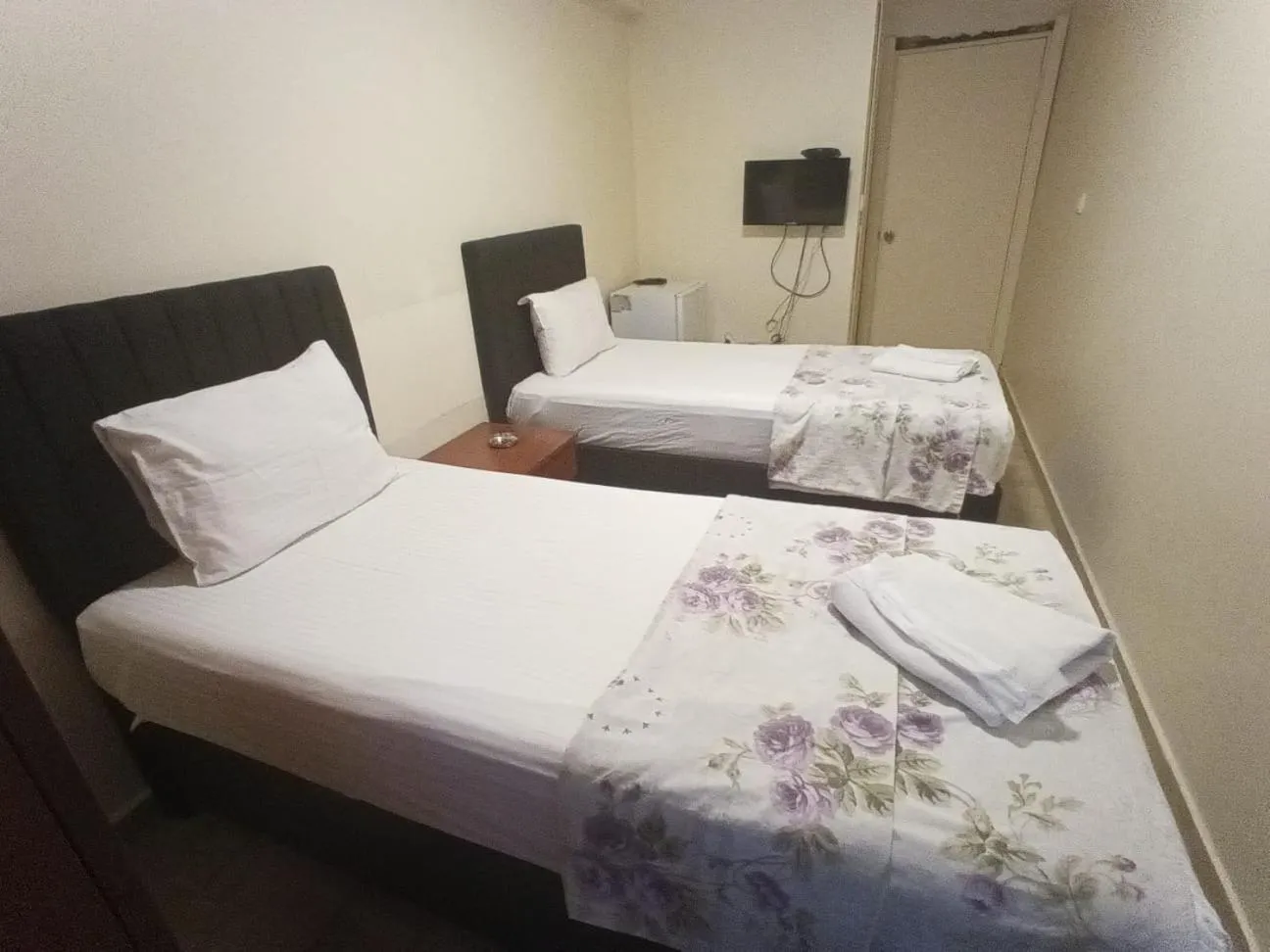 Photo of the whole room, Bed in şah otel