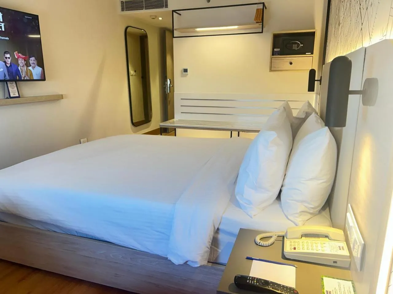 Bedroom, Bed in Hometel Chandigarh