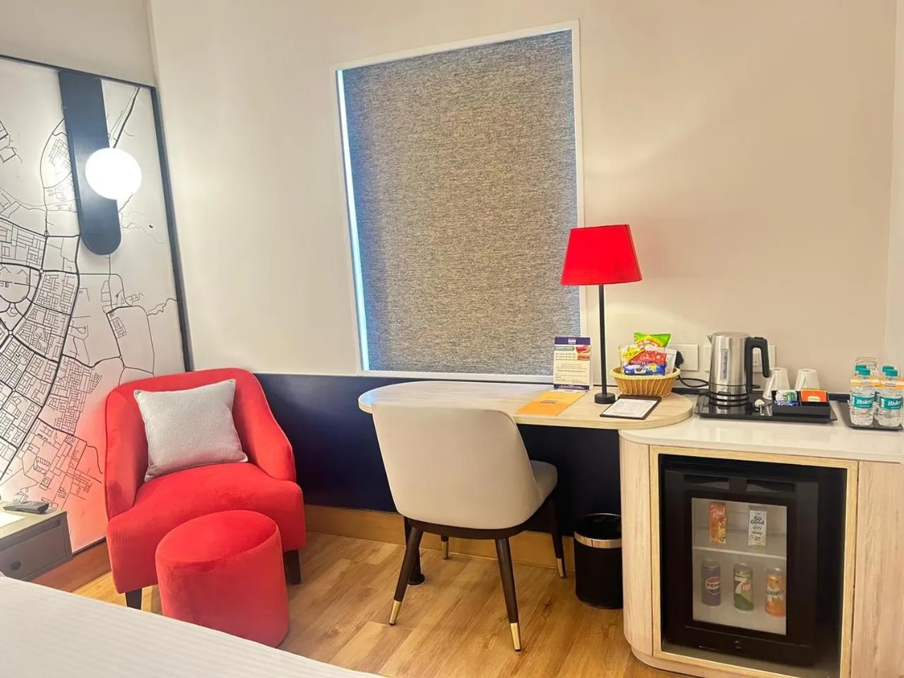 Photo of the whole room in Hometel Chandigarh