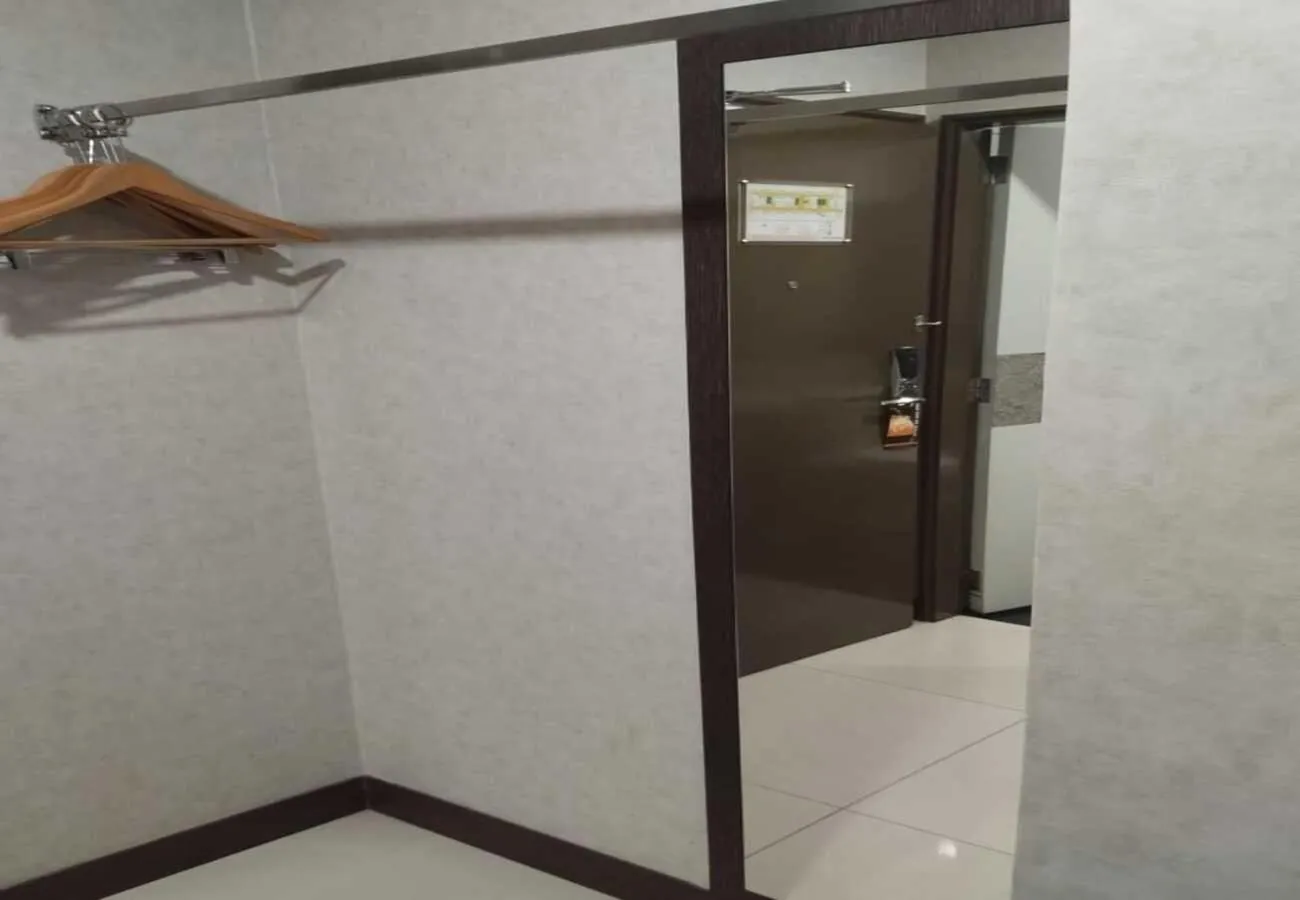 wardrobe in Hotel Austin Paradise