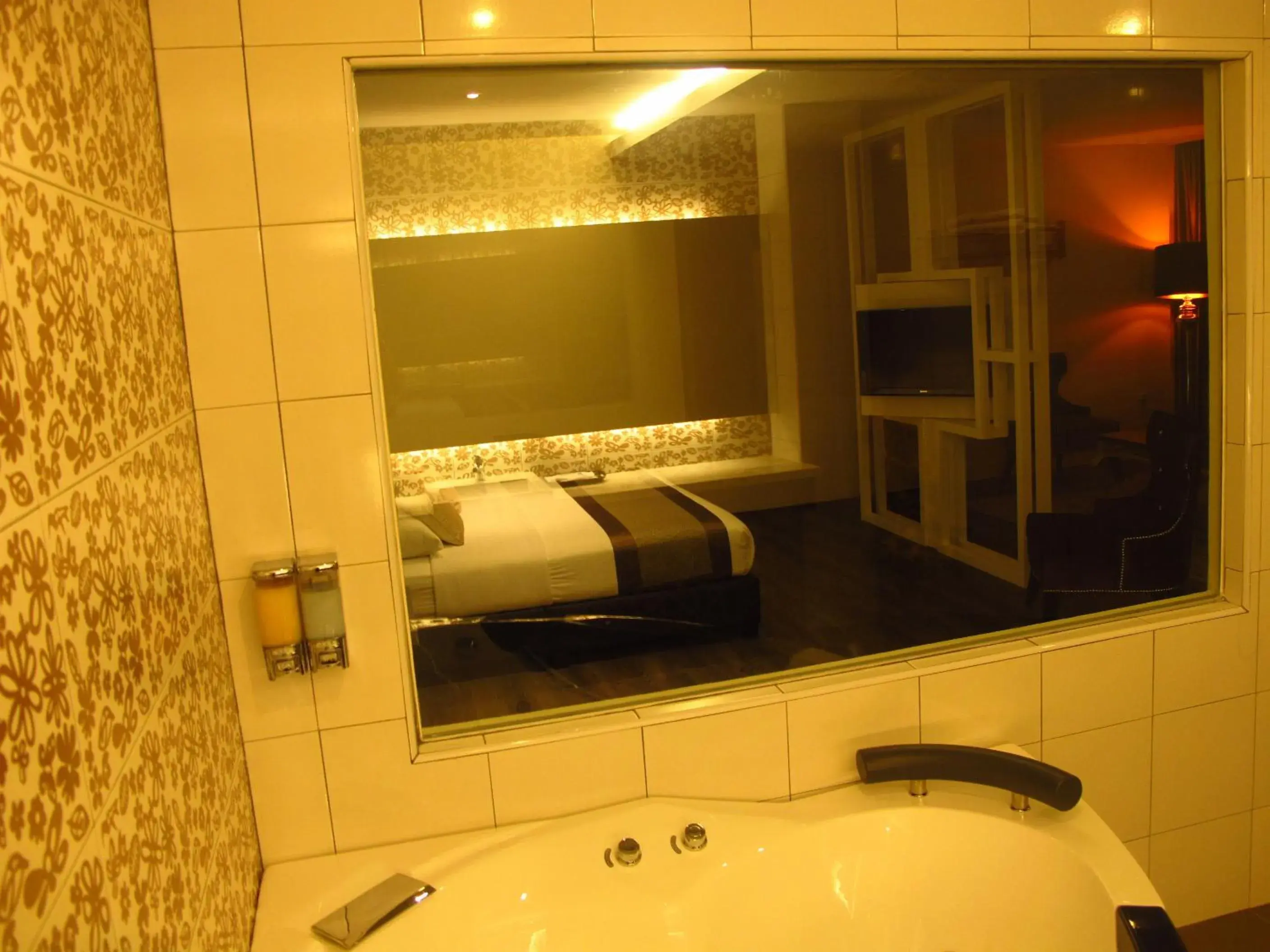 View (from property/room), Bed in Hotel Austin Paradise View (from property/room), Bed in Hotel Austin Paradise