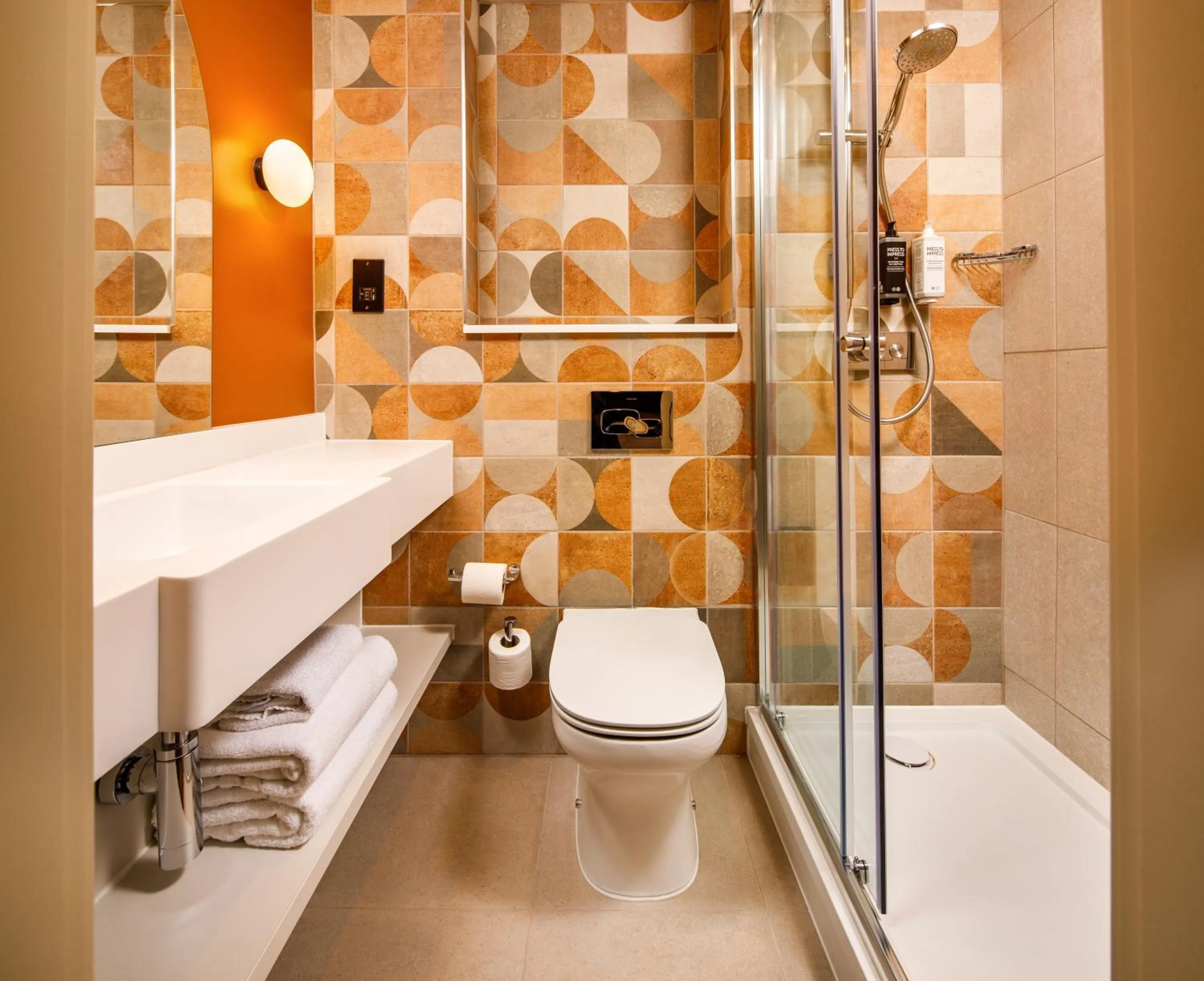 Bathroom in ibis Styles York Centre