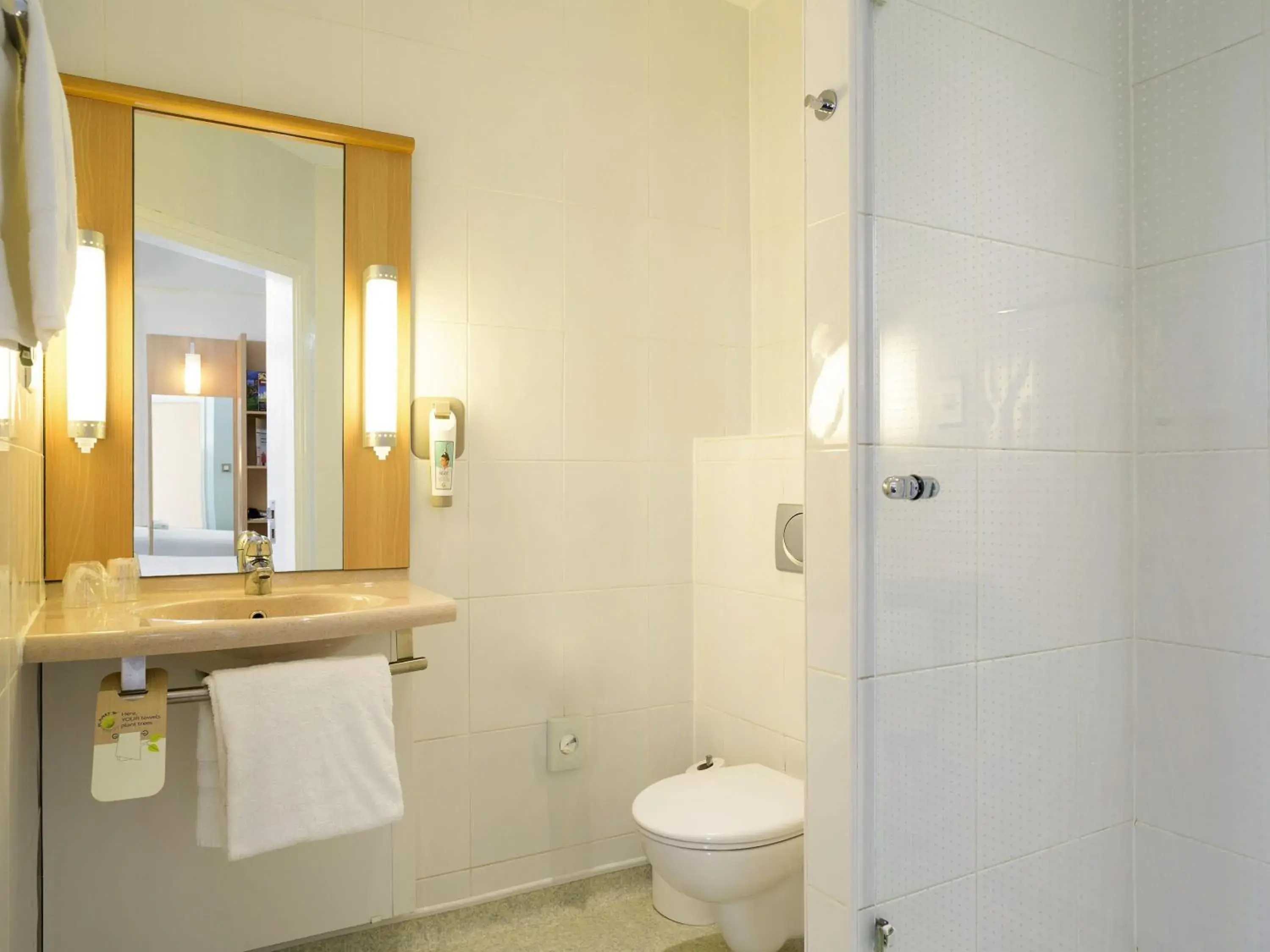 Bedroom in ibis Styles York Centre Bedroom in ibis Styles York Centre