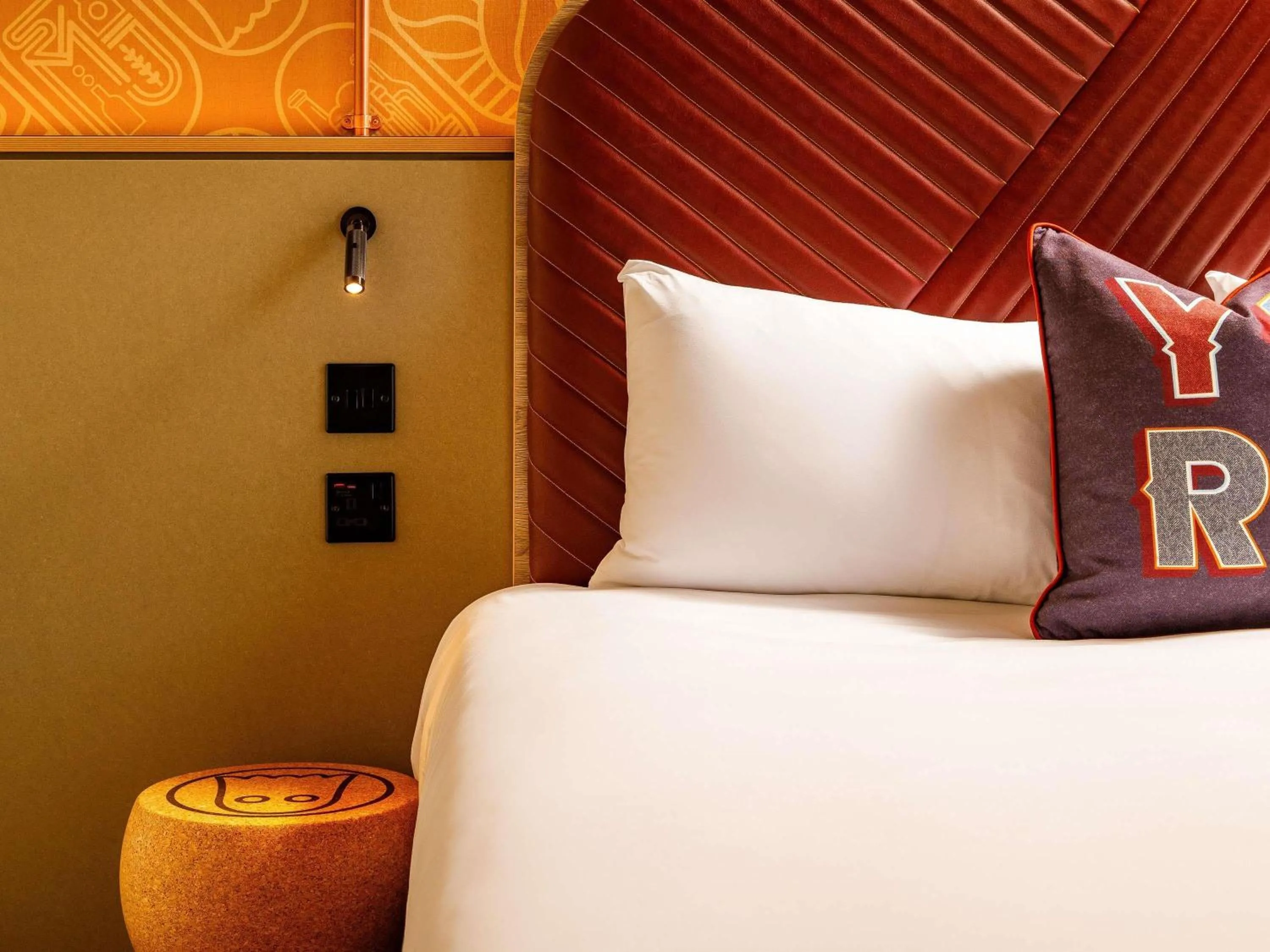 Bedroom, Bed in ibis Styles York Centre