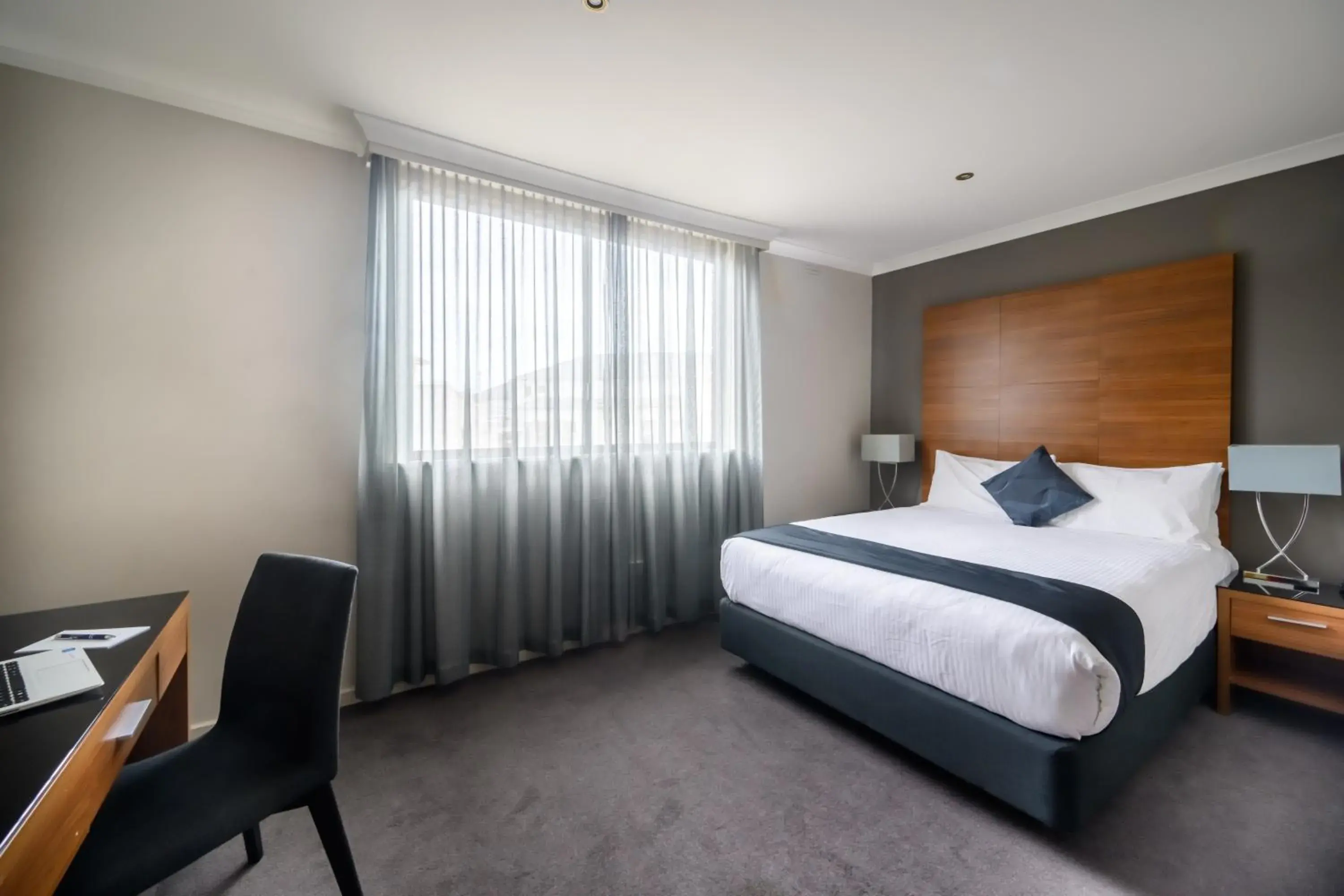 Standard Queen Room in Crest on Barkly Hotel Standard Queen Room in Crest on Barkly Hotel