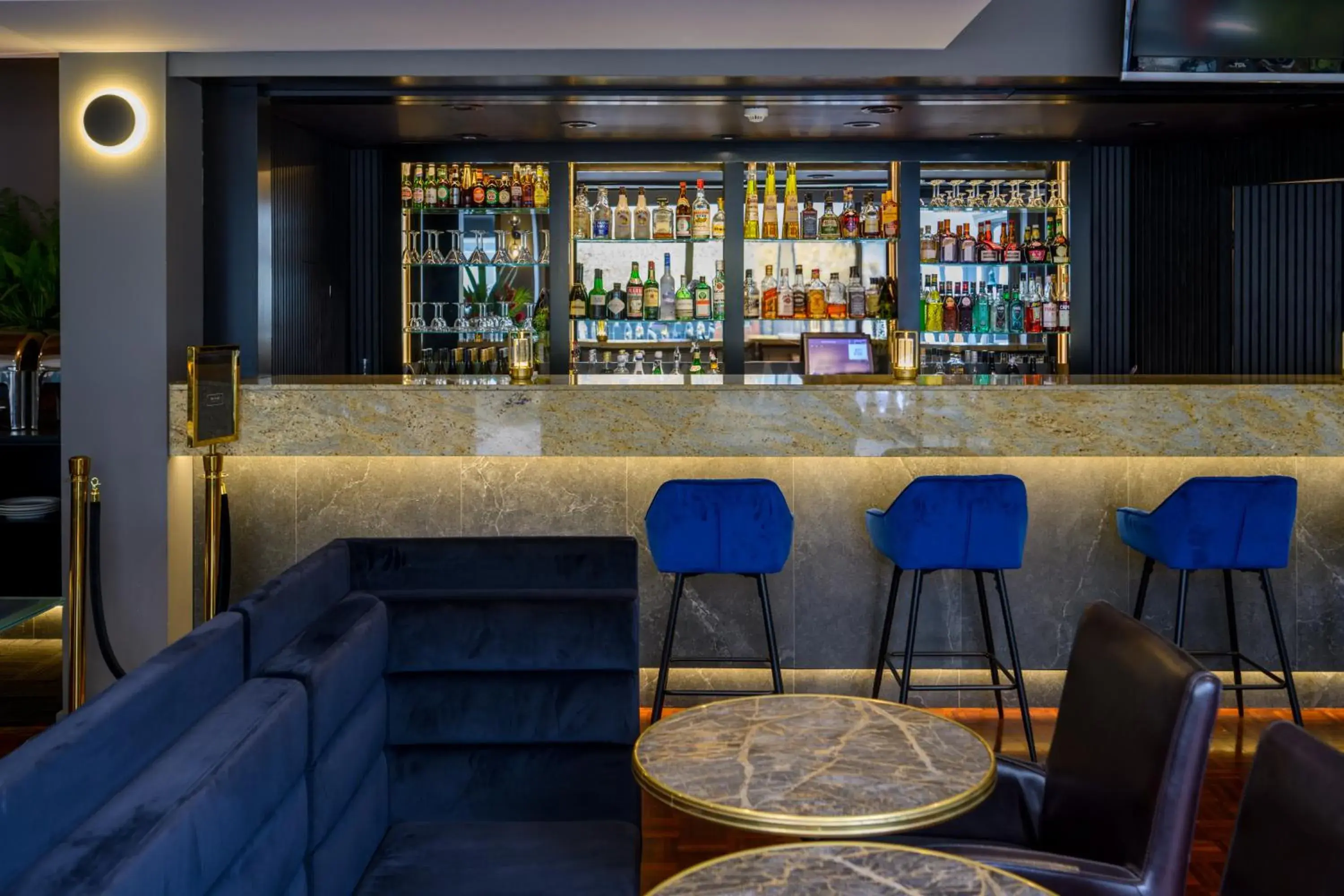 Lounge or bar in Crest on Barkly Hotel Lounge or bar in Crest on Barkly Hotel