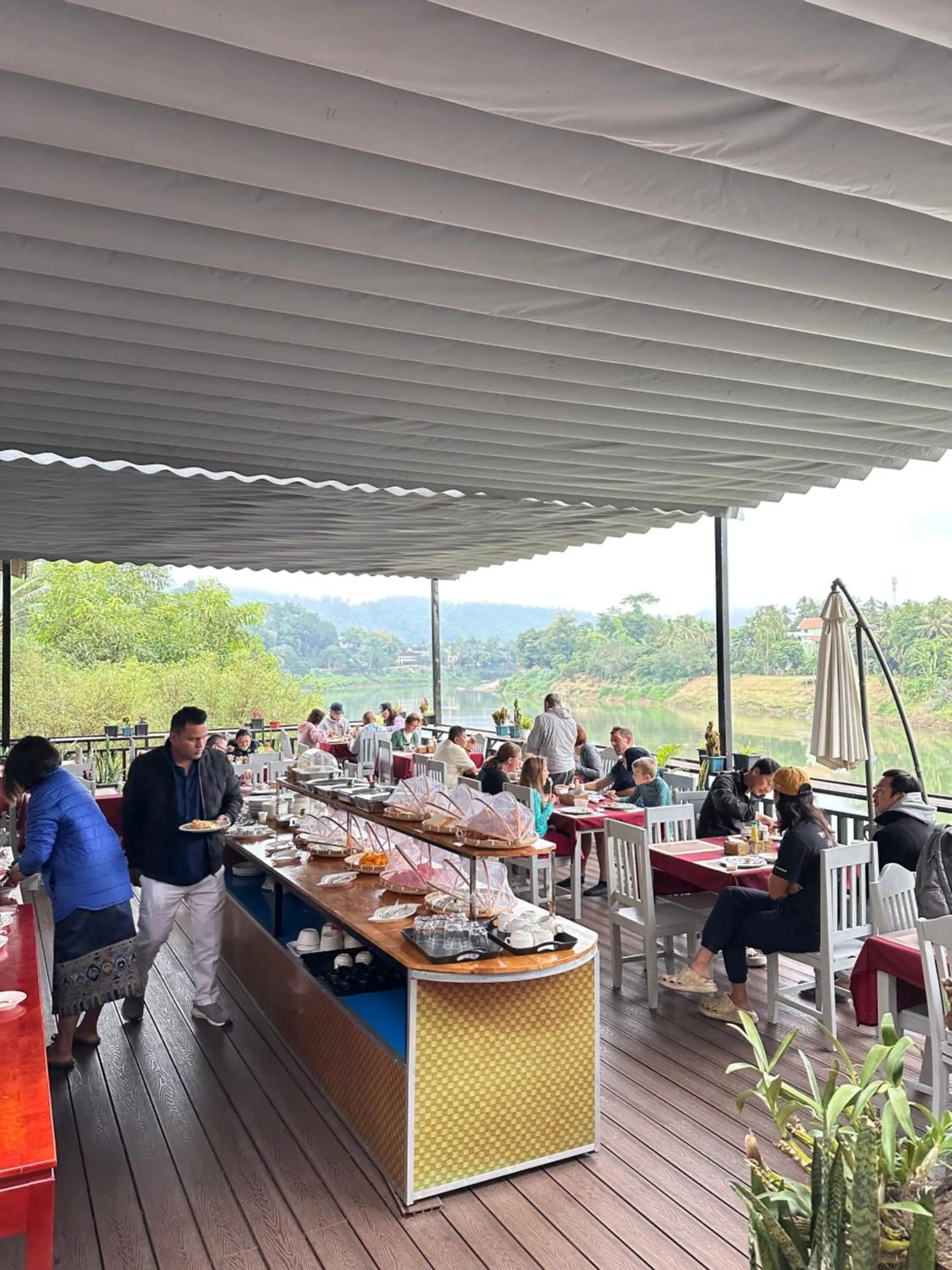 Merry Riverside Hotel