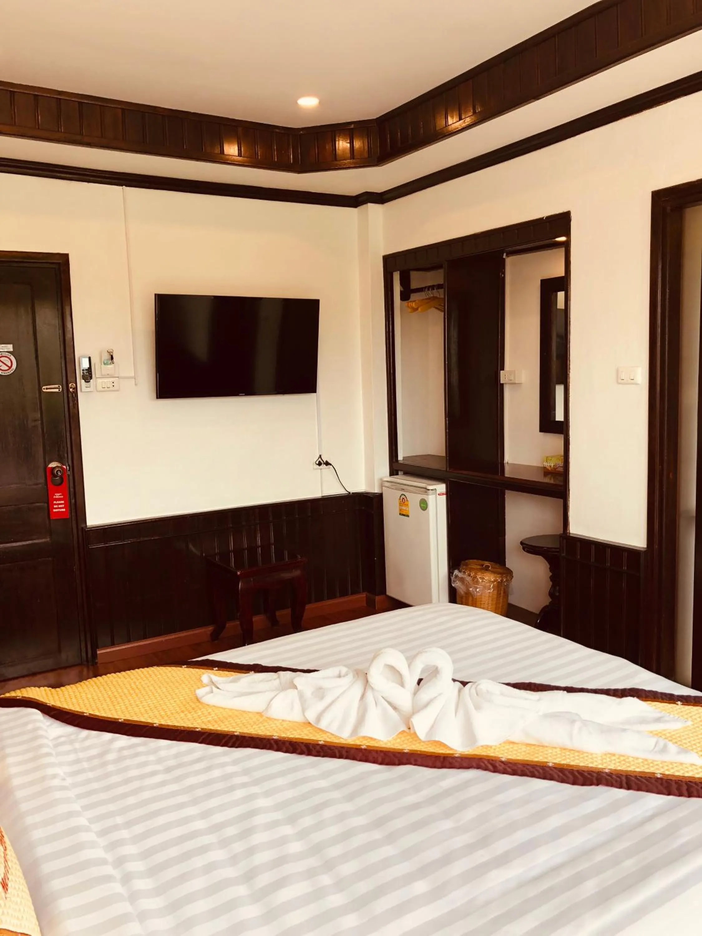 Bedroom, Bed in Merry Riverside Hotel