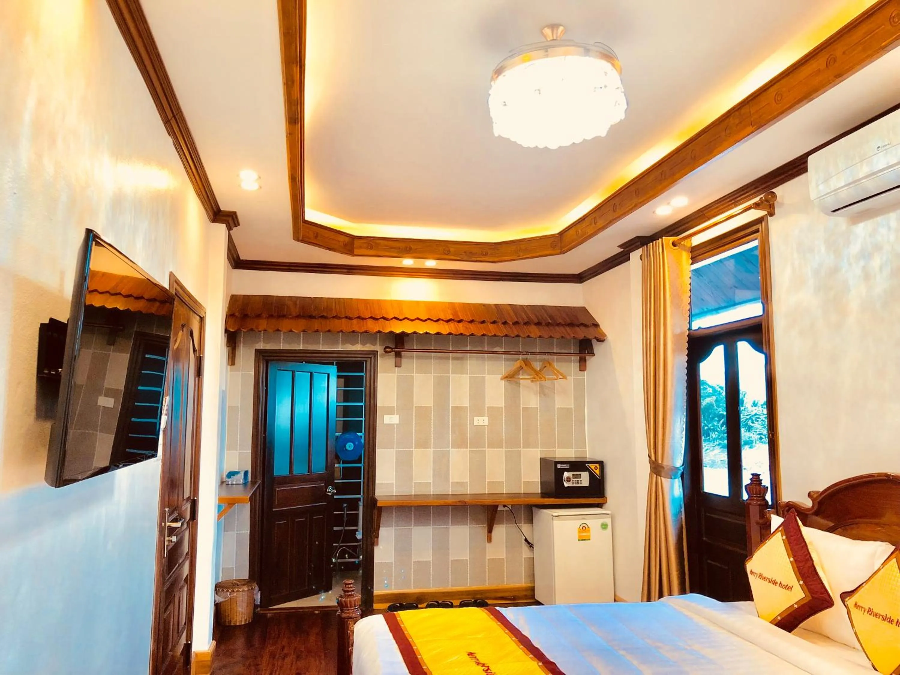 Photo of the whole room, Bed in Merry Riverside Hotel