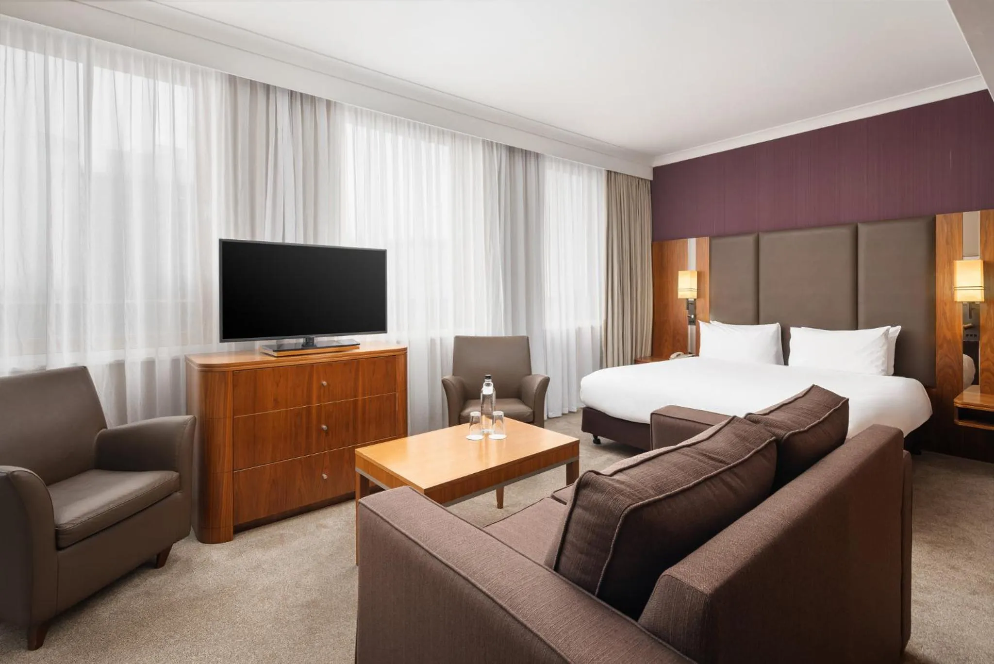 Photo of the whole room, Bed in Crowne Plaza London Ealing by IHG