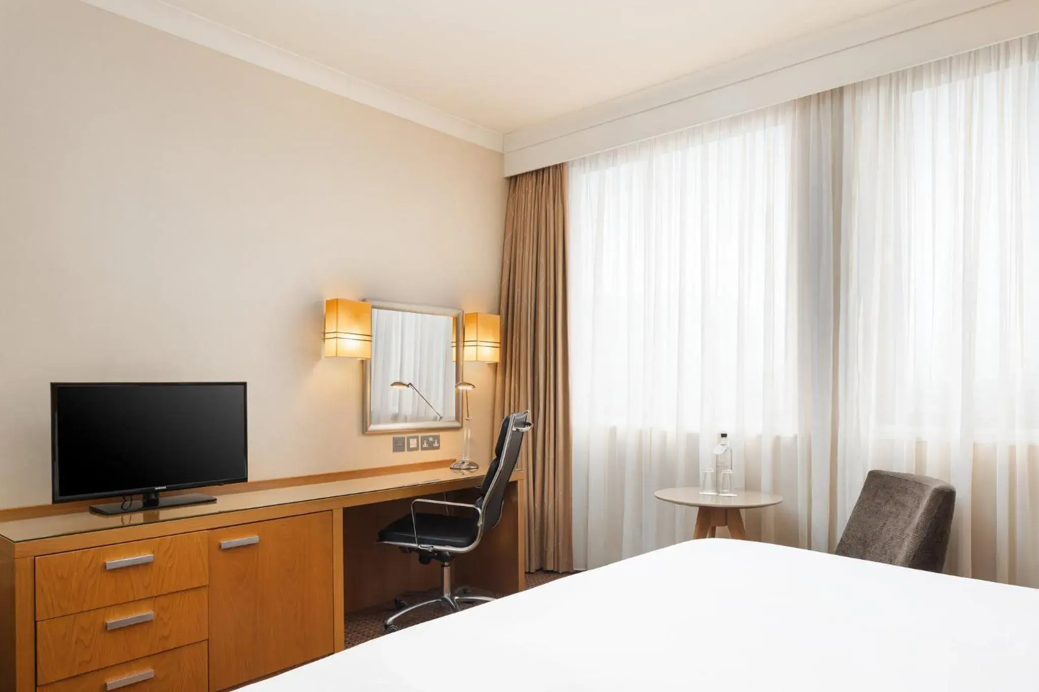 Photo of the whole room, Bed in Crowne Plaza London Ealing by IHG Photo of the whole room, Bed in Crowne Plaza London Ealing by IHG