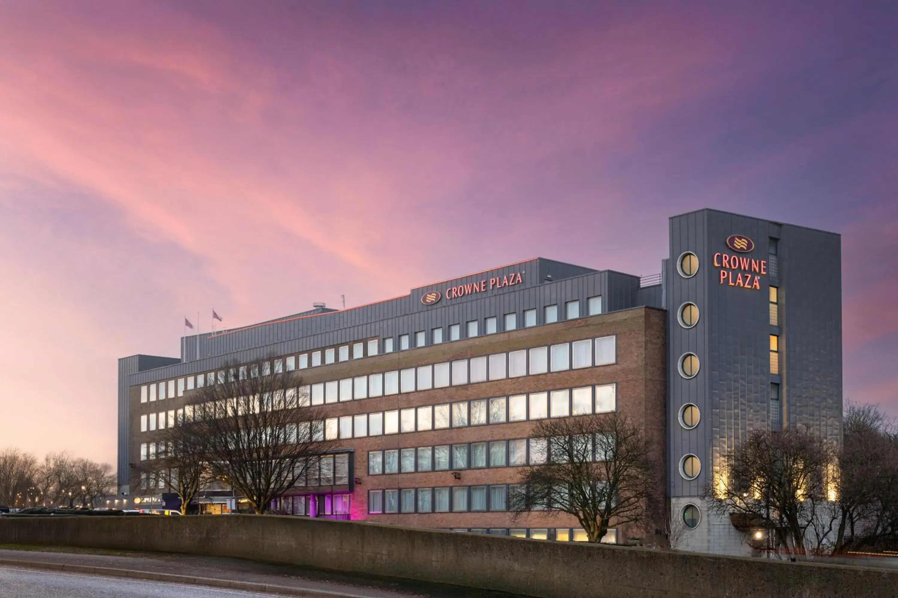 Property building in Crowne Plaza London Ealing by IHG Property building in Crowne Plaza London Ealing by IHG