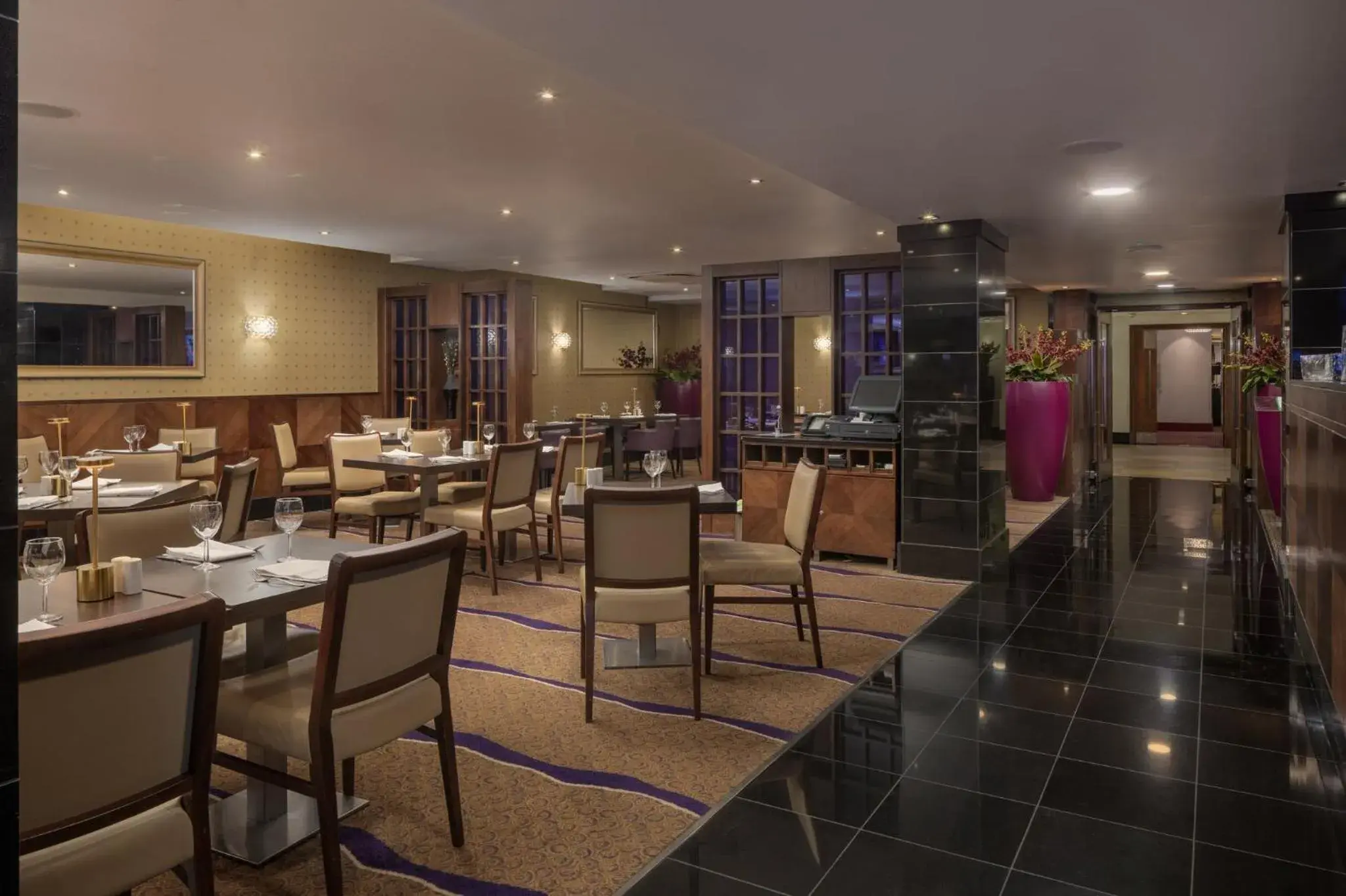 Restaurant/places to eat in Crowne Plaza London Ealing by IHG Restaurant/places to eat in Crowne Plaza London Ealing by IHG