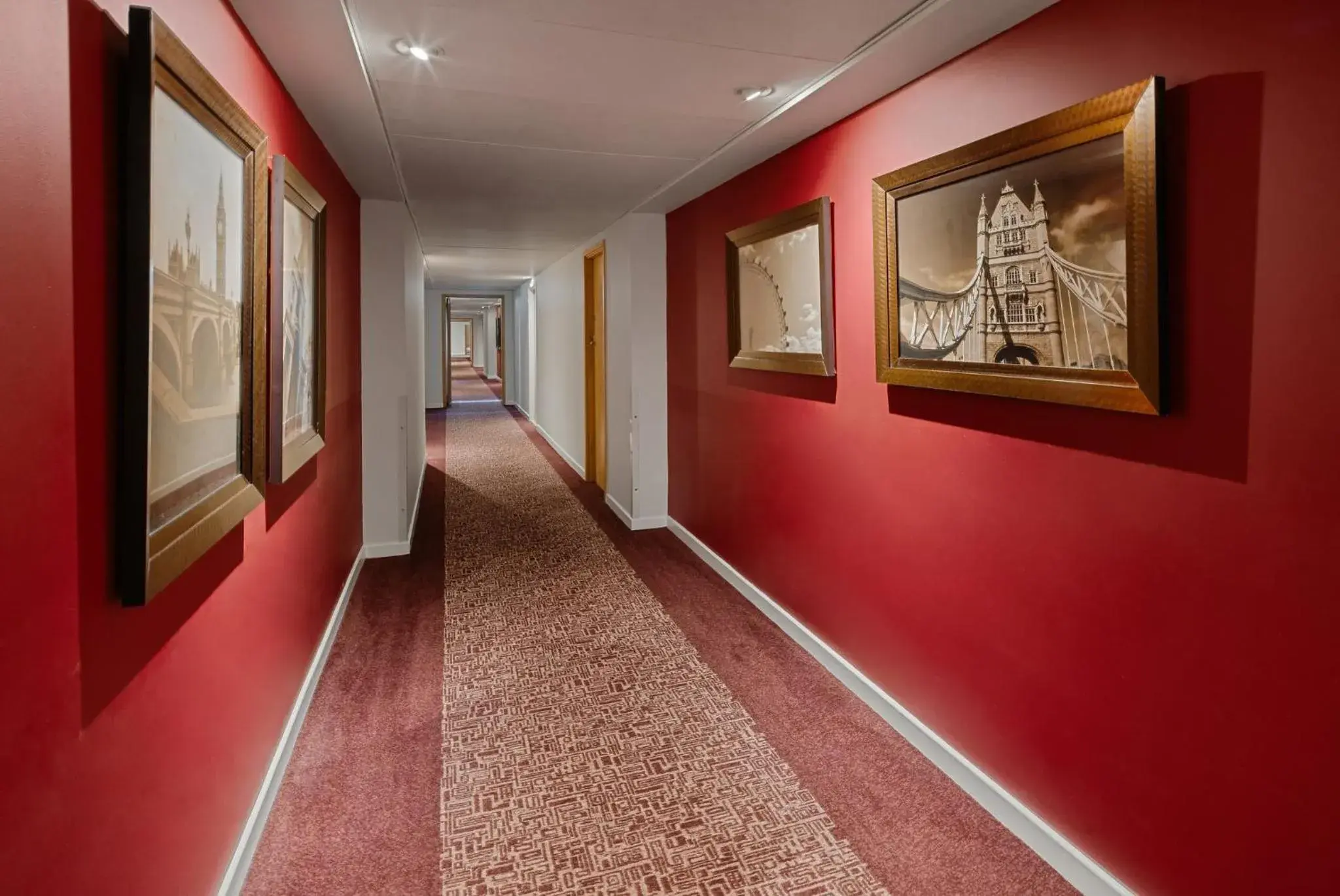 Lobby or reception in Crowne Plaza London Ealing by IHG Lobby or reception in Crowne Plaza London Ealing by IHG