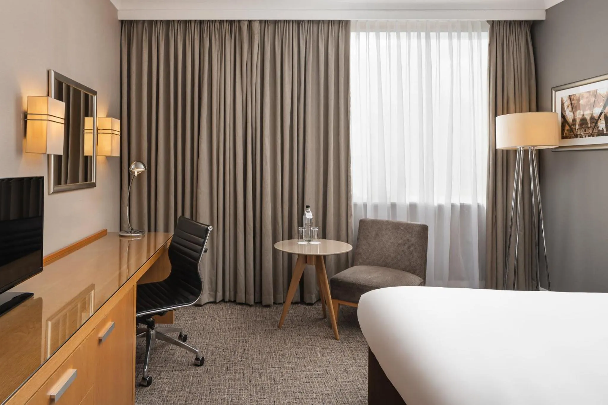 Photo of the whole room, Bed in Crowne Plaza London Ealing by IHG