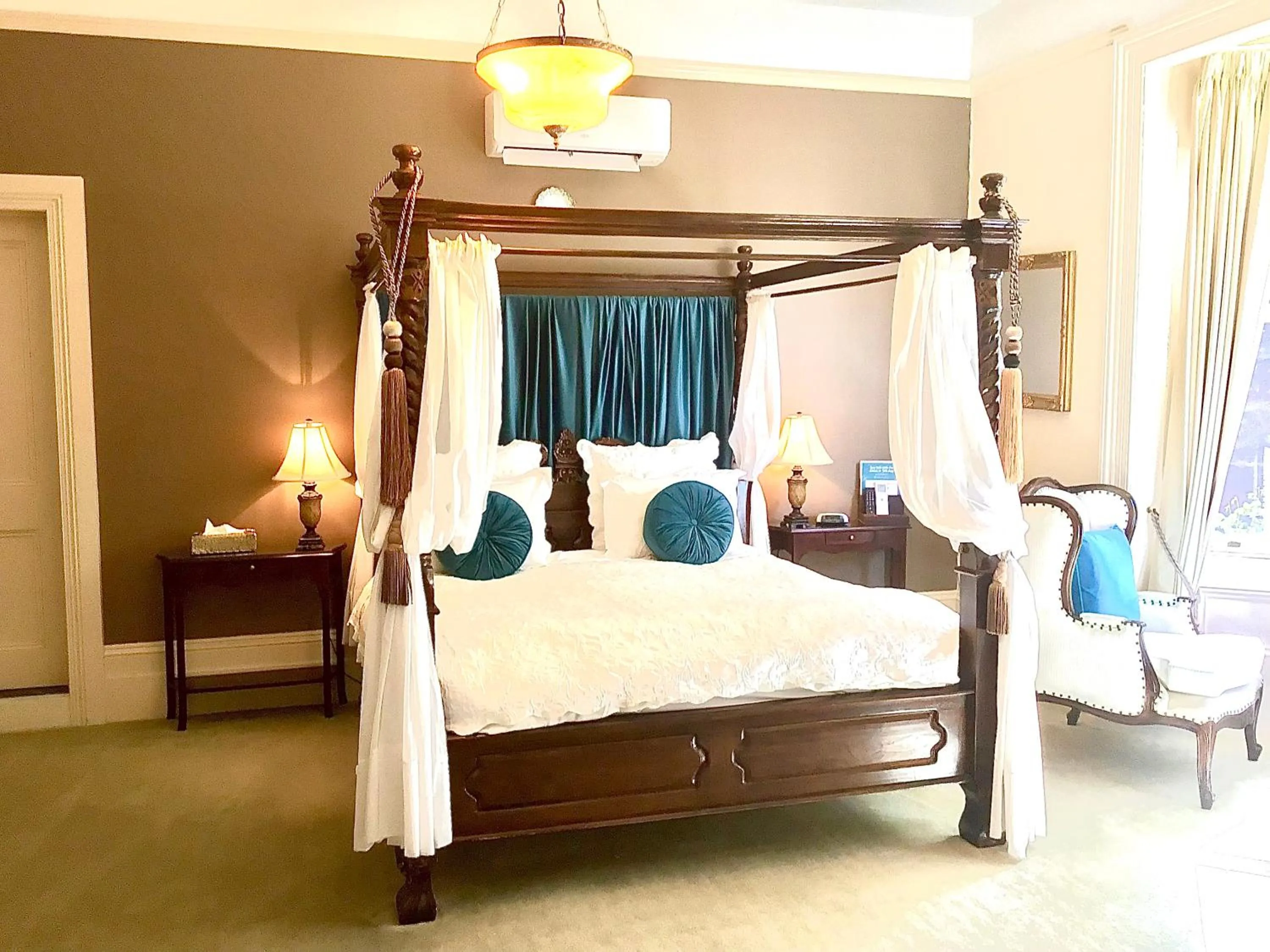 Bed in Kurrajong House