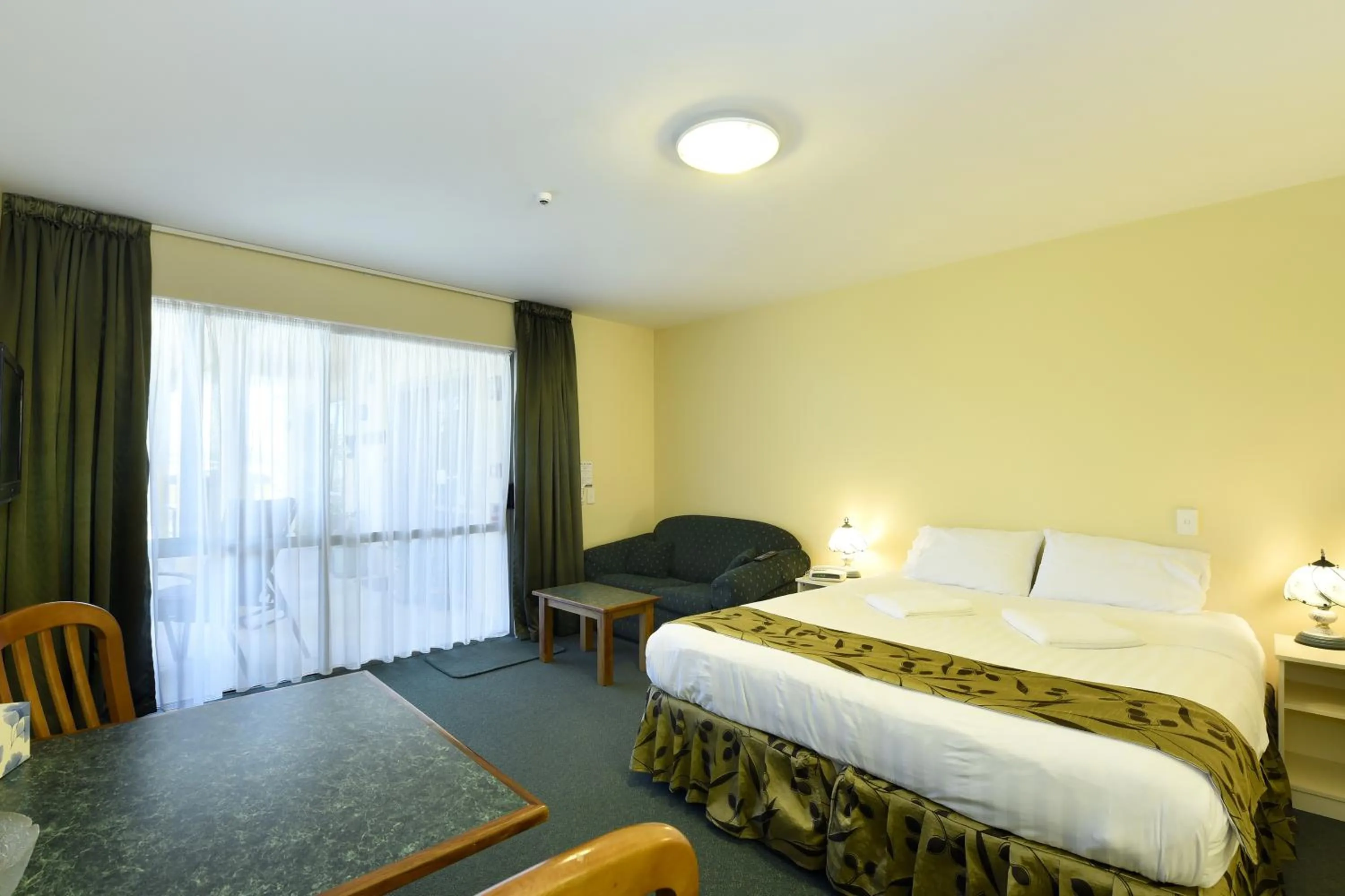 Bedroom, Bed in Abelia Motor Lodge