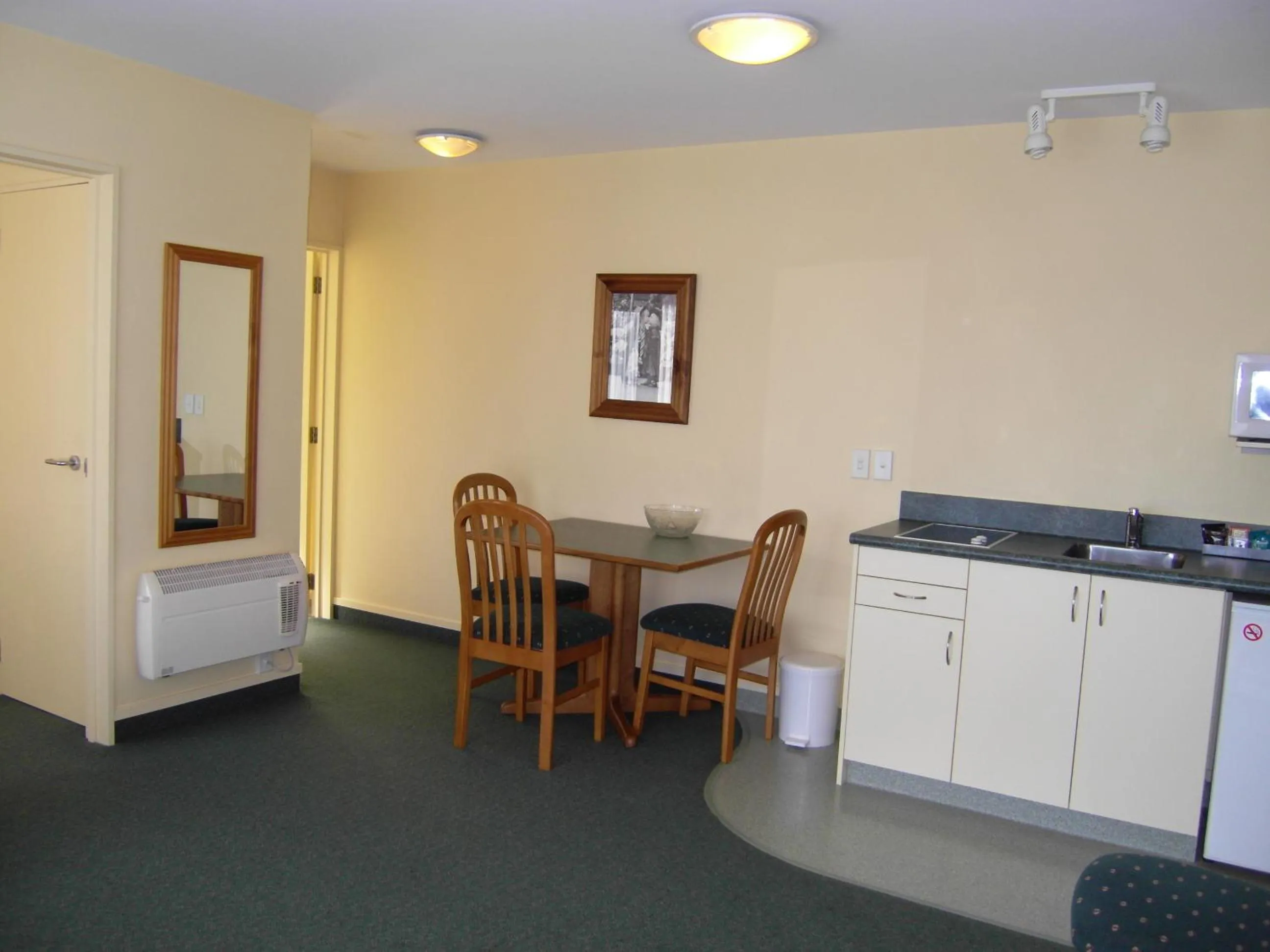 Dining area in Abelia Motor Lodge