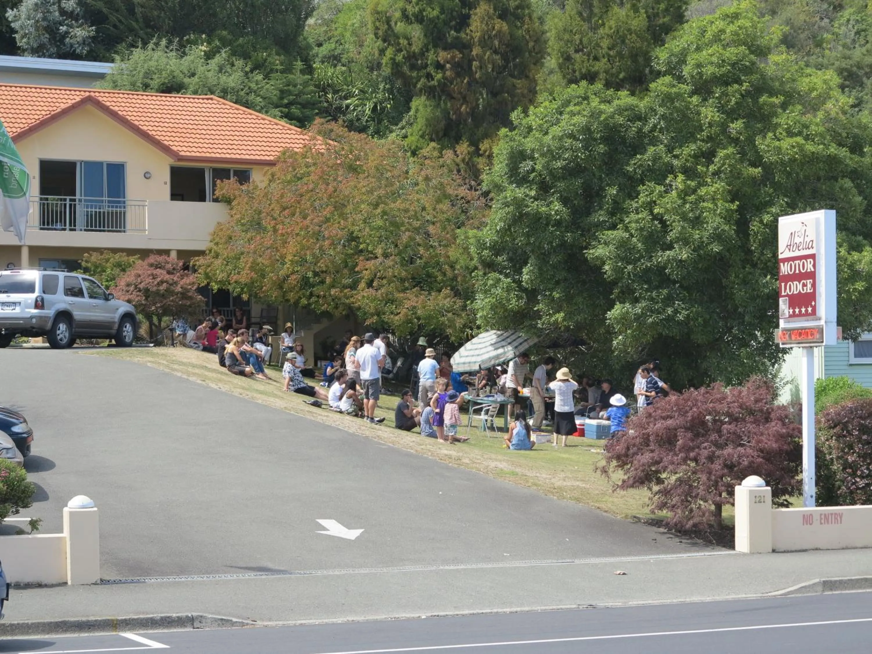 Day in Abelia Motor Lodge