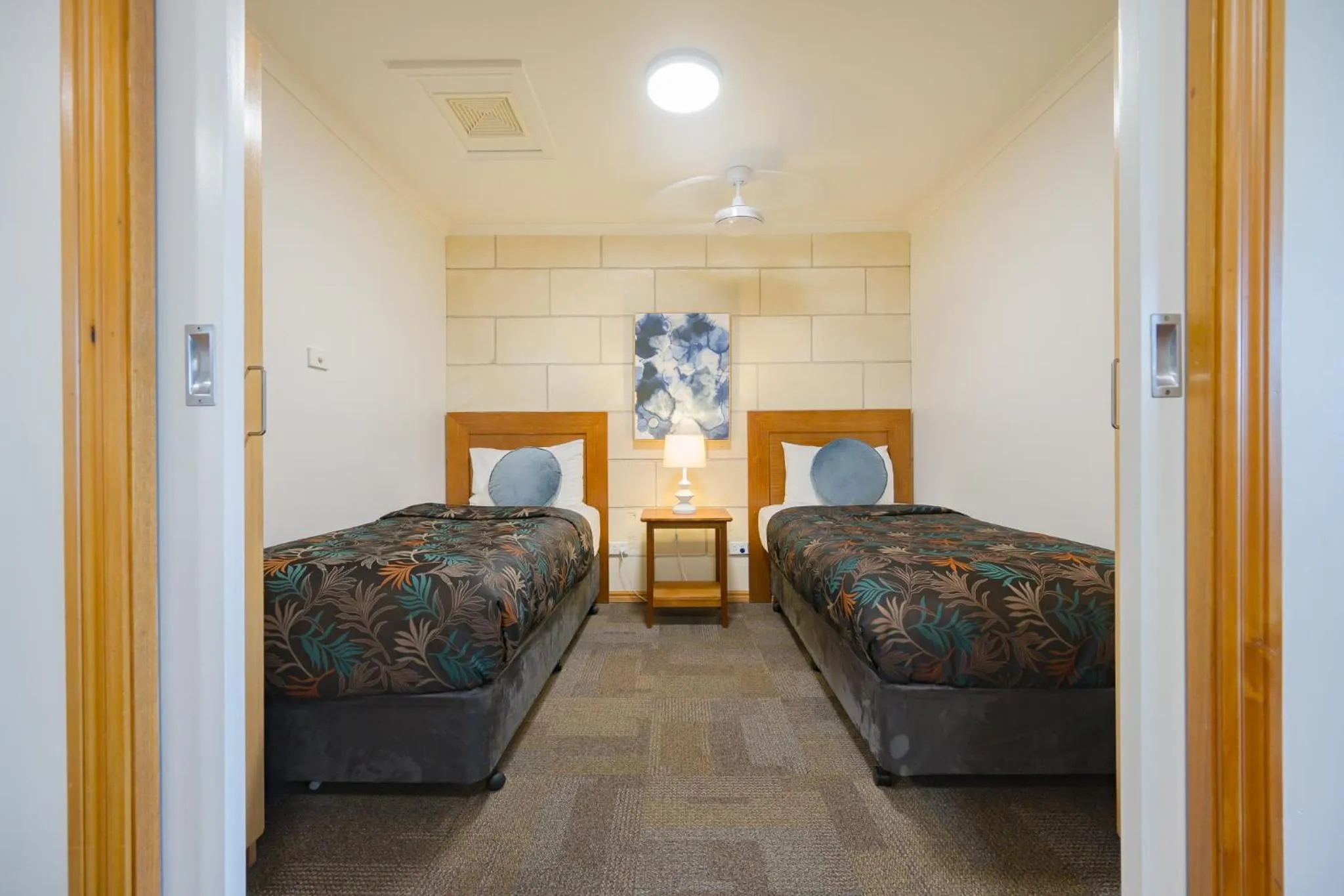 Bedroom, Bed in Loch Ard Motor Inn