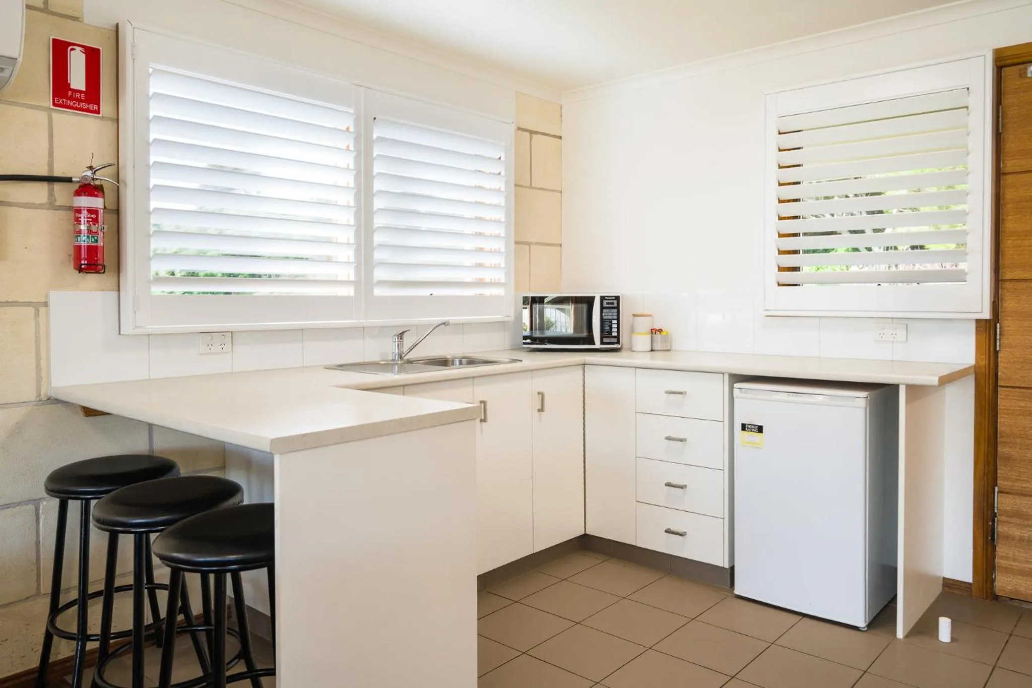 Kitchen or kitchenette in Loch Ard Motor Inn