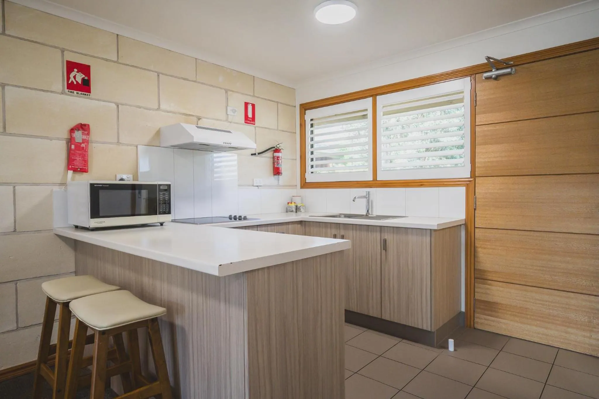 Kitchen or kitchenette in Loch Ard Motor Inn