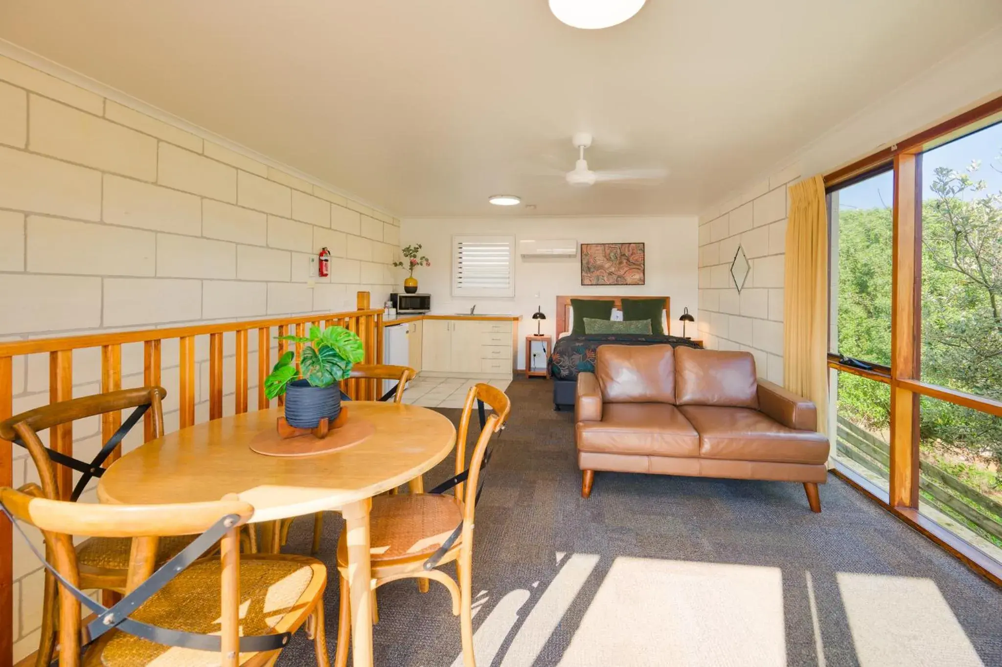 Living room in Loch Ard Motor Inn Living room in Loch Ard Motor Inn
