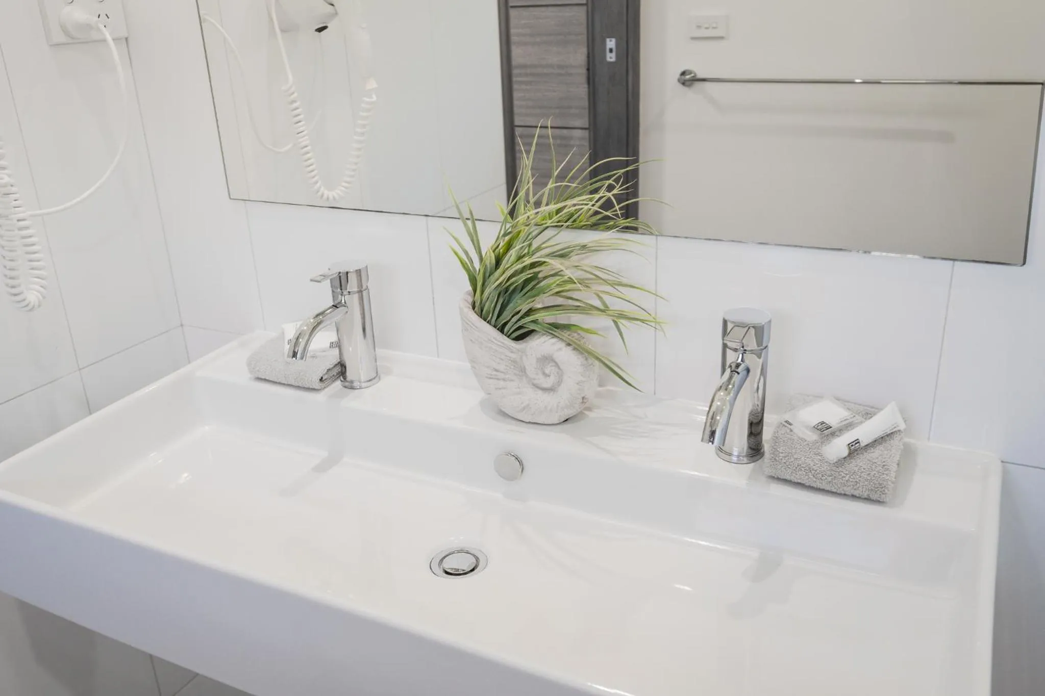 Bathroom in Loch Ard Motor Inn