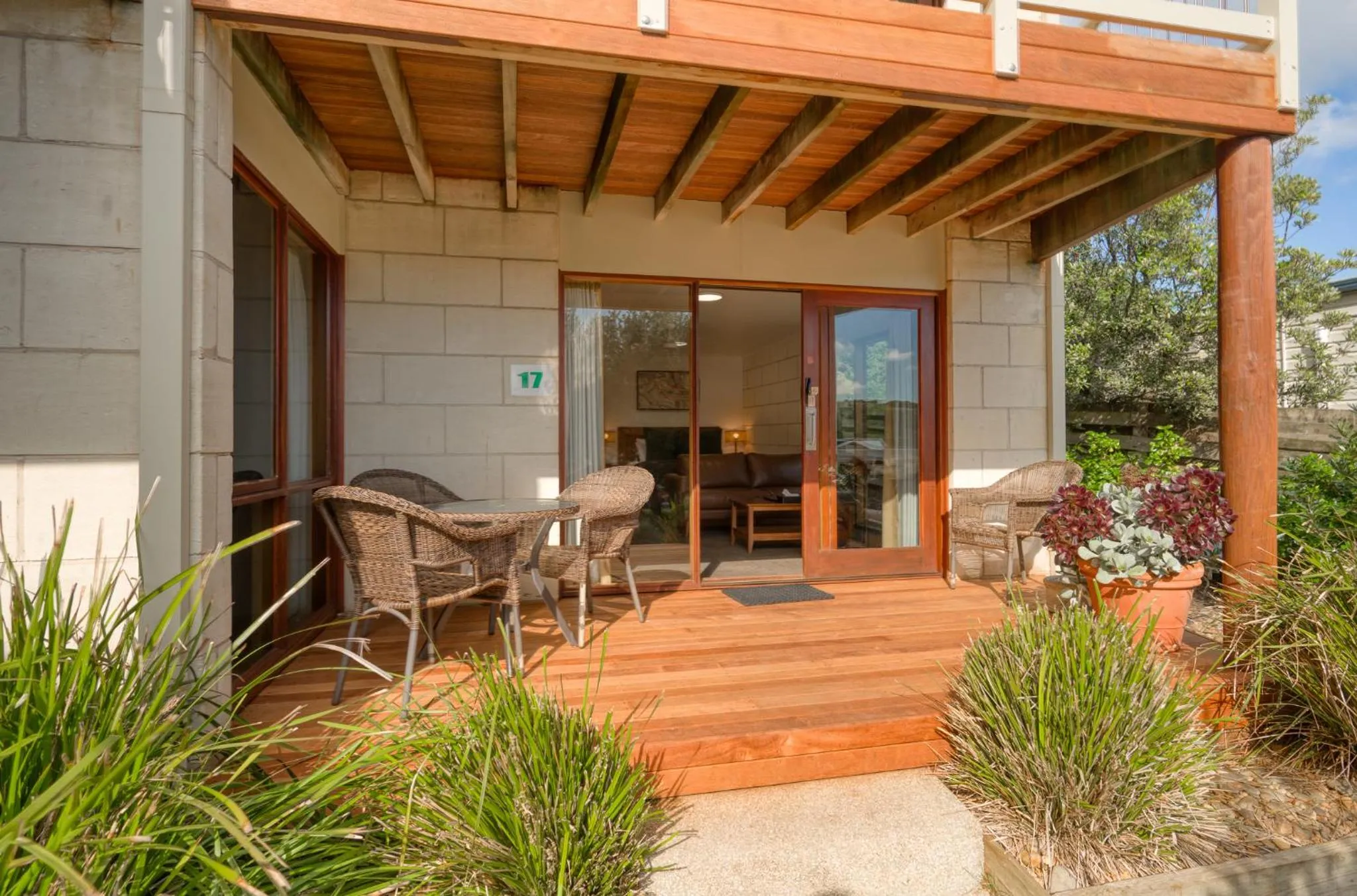 Balcony/Terrace in Loch Ard Motor Inn