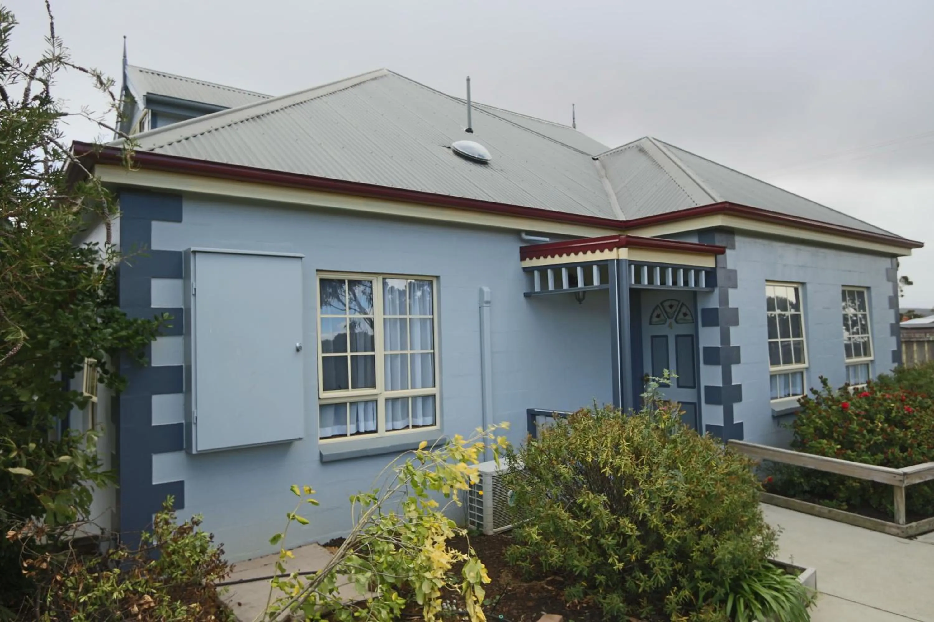 Facade/entrance in Swansea Cottages & Lodge Suites
